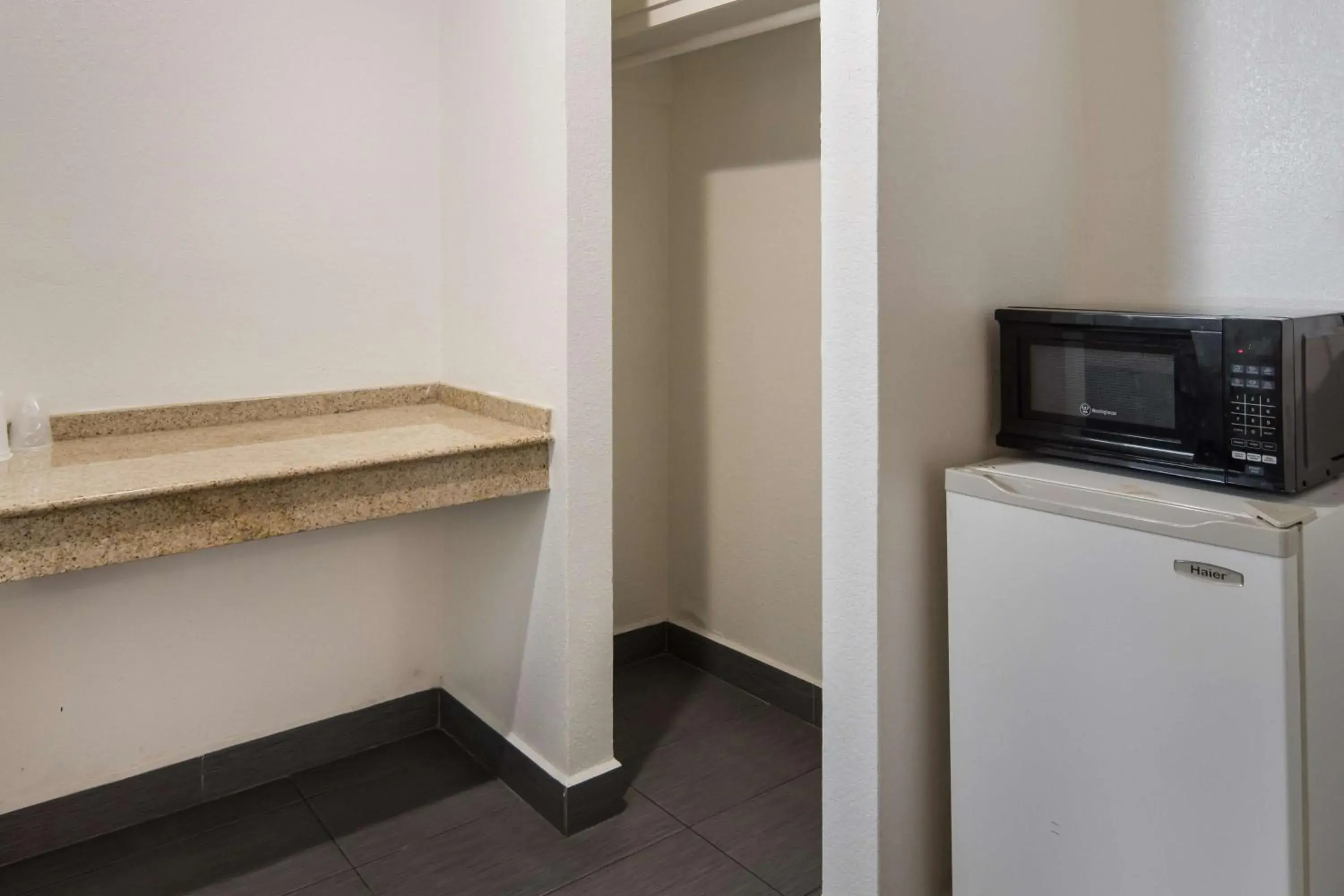 Photo of the whole room in Motel 6-Fort Worth, TX - Seminary Photo of the whole room in Motel 6-Fort Worth, TX - Seminary