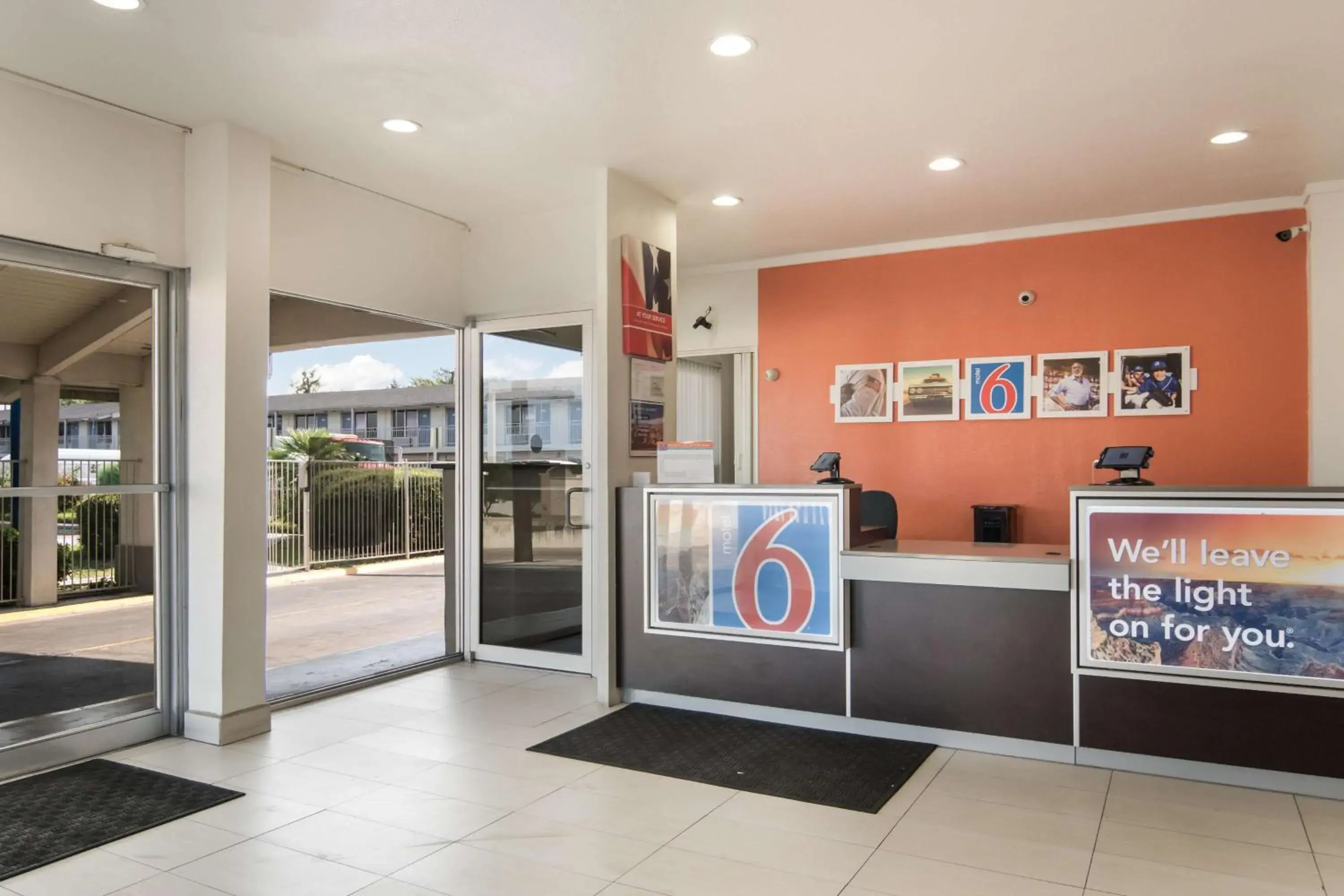 Lobby or reception in Motel 6-Fort Worth, TX - Seminary Lobby or reception in Motel 6-Fort Worth, TX - Seminary