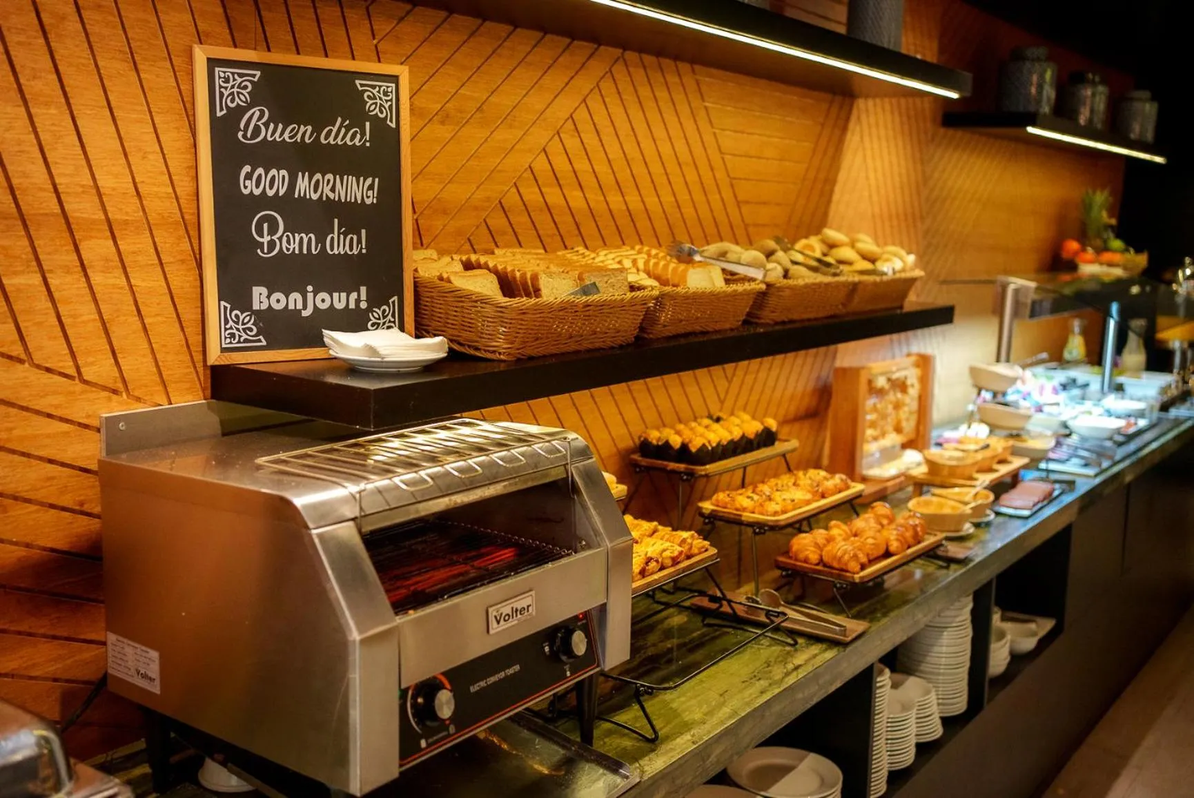 Buffet breakfast in Hotel Nodo - El hotel que respira