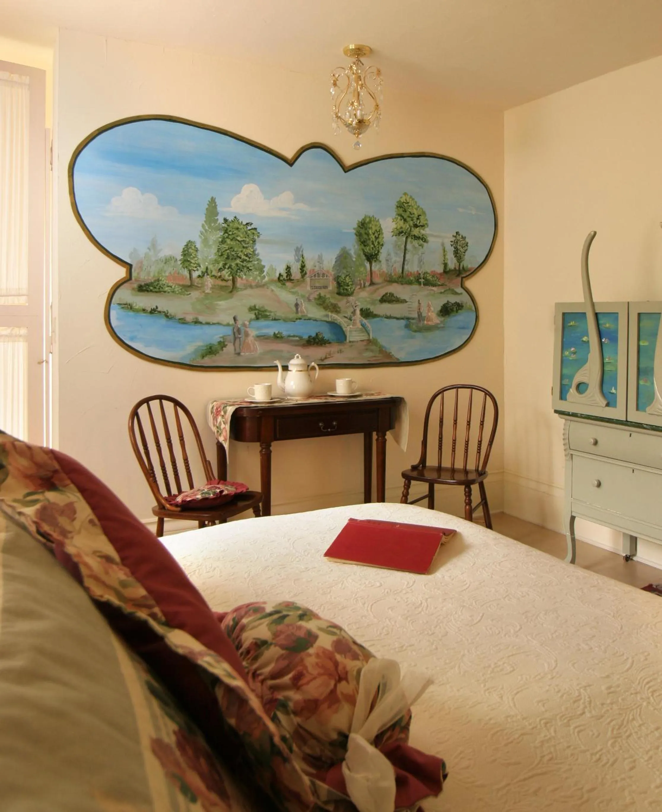 Bed in Spencer Hotel & Spa Chautauqua