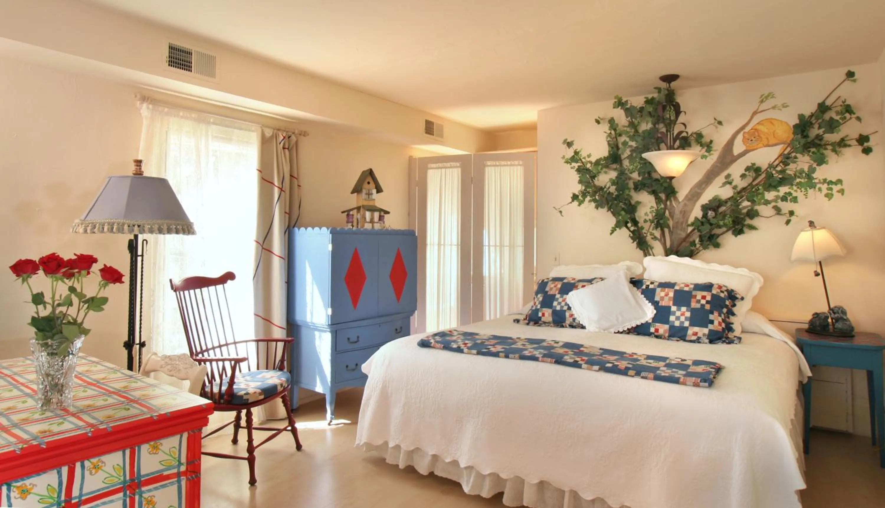 Bed in Spencer Hotel & Spa Chautauqua