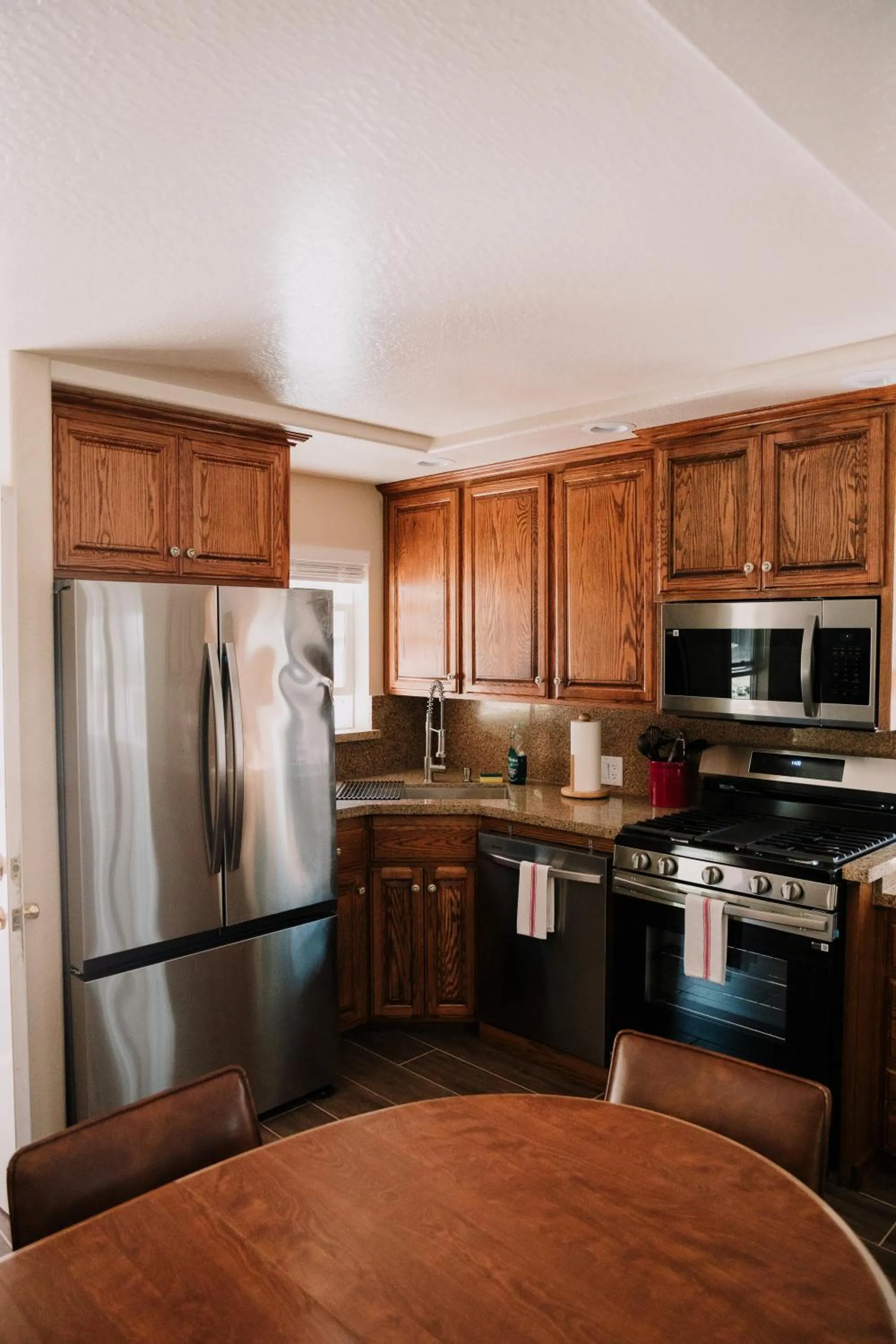 Kitchen or kitchenette in The Long Barn Lodge