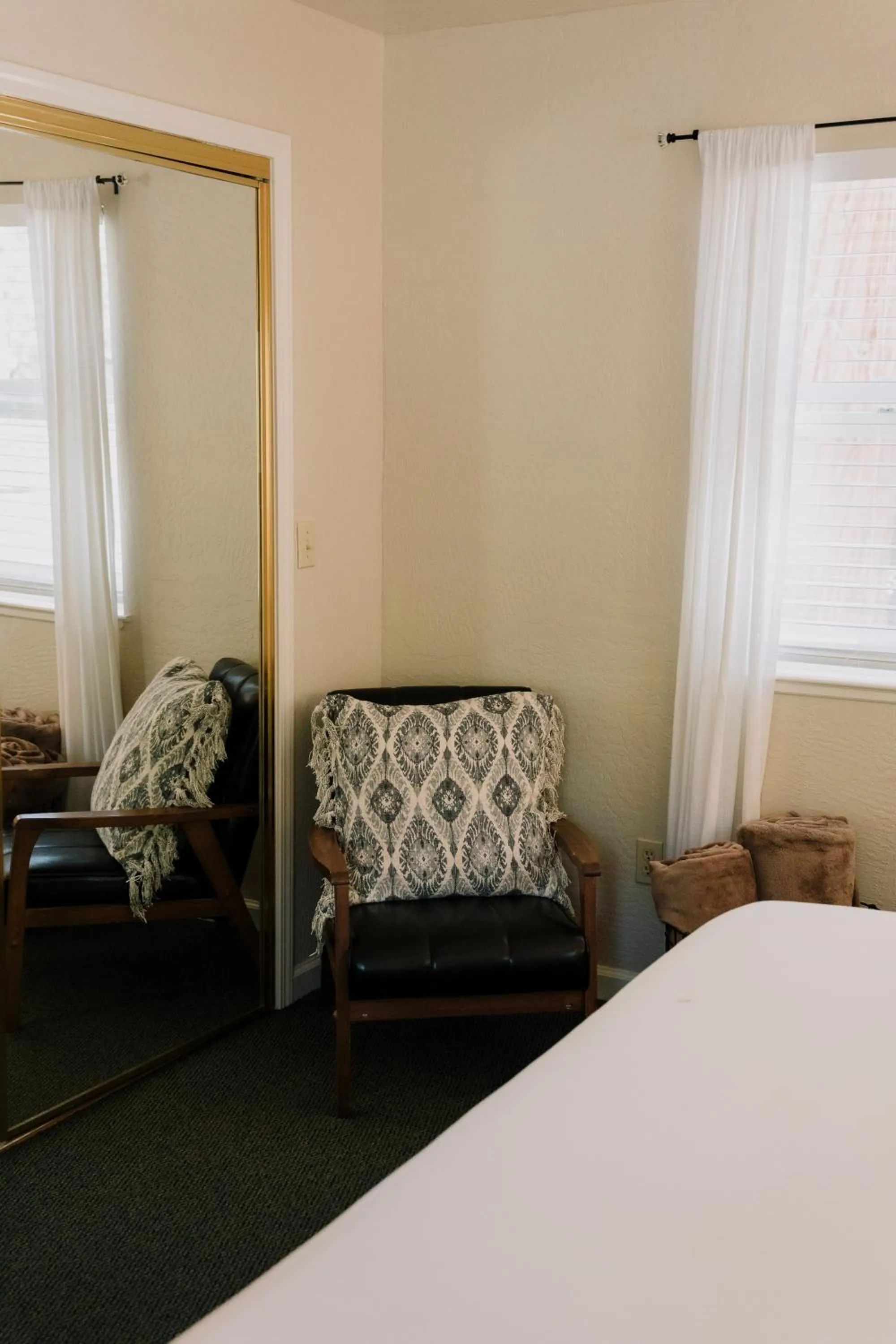Bedroom, Bed in The Long Barn Lodge