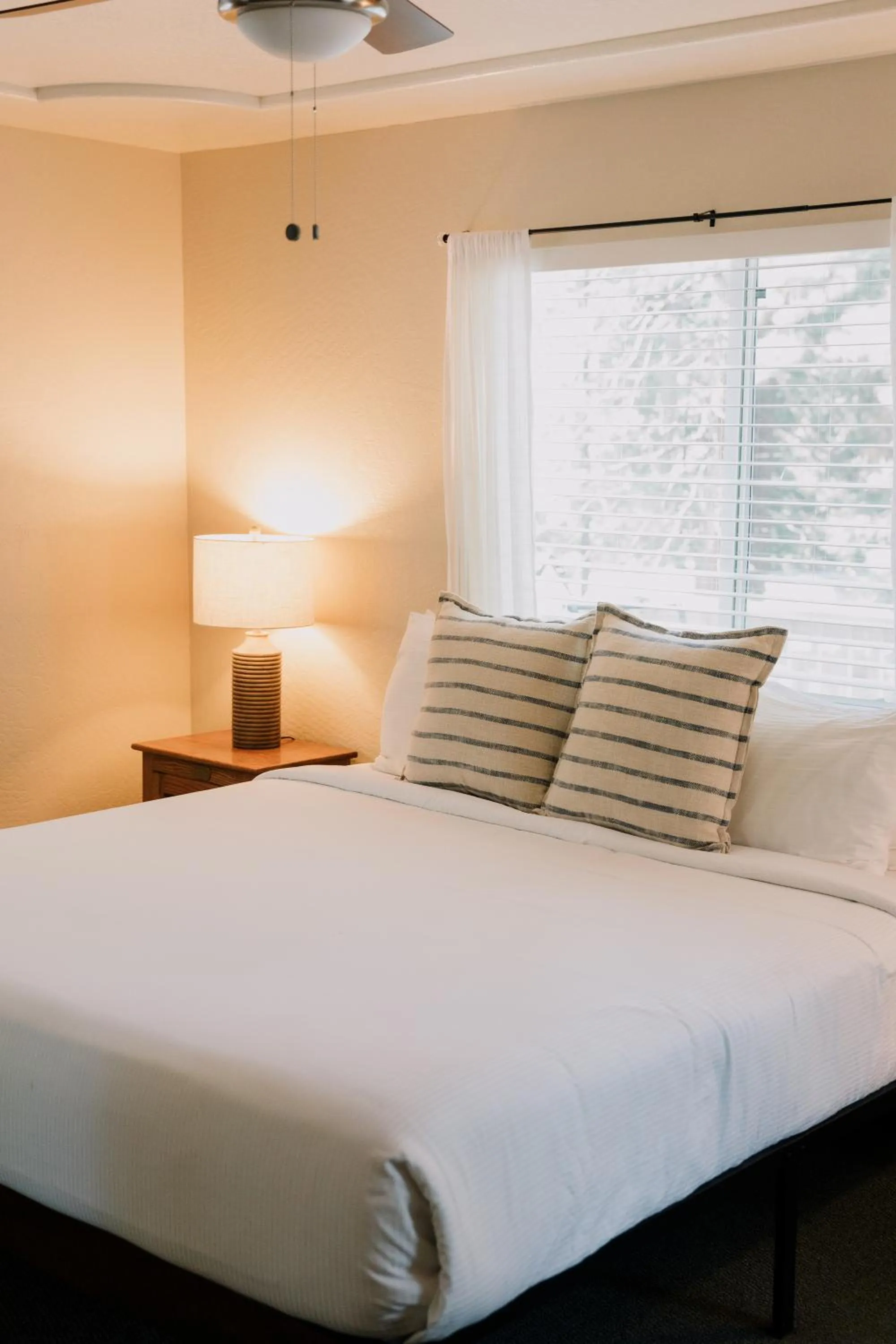 Bedroom, Bed in The Long Barn Lodge