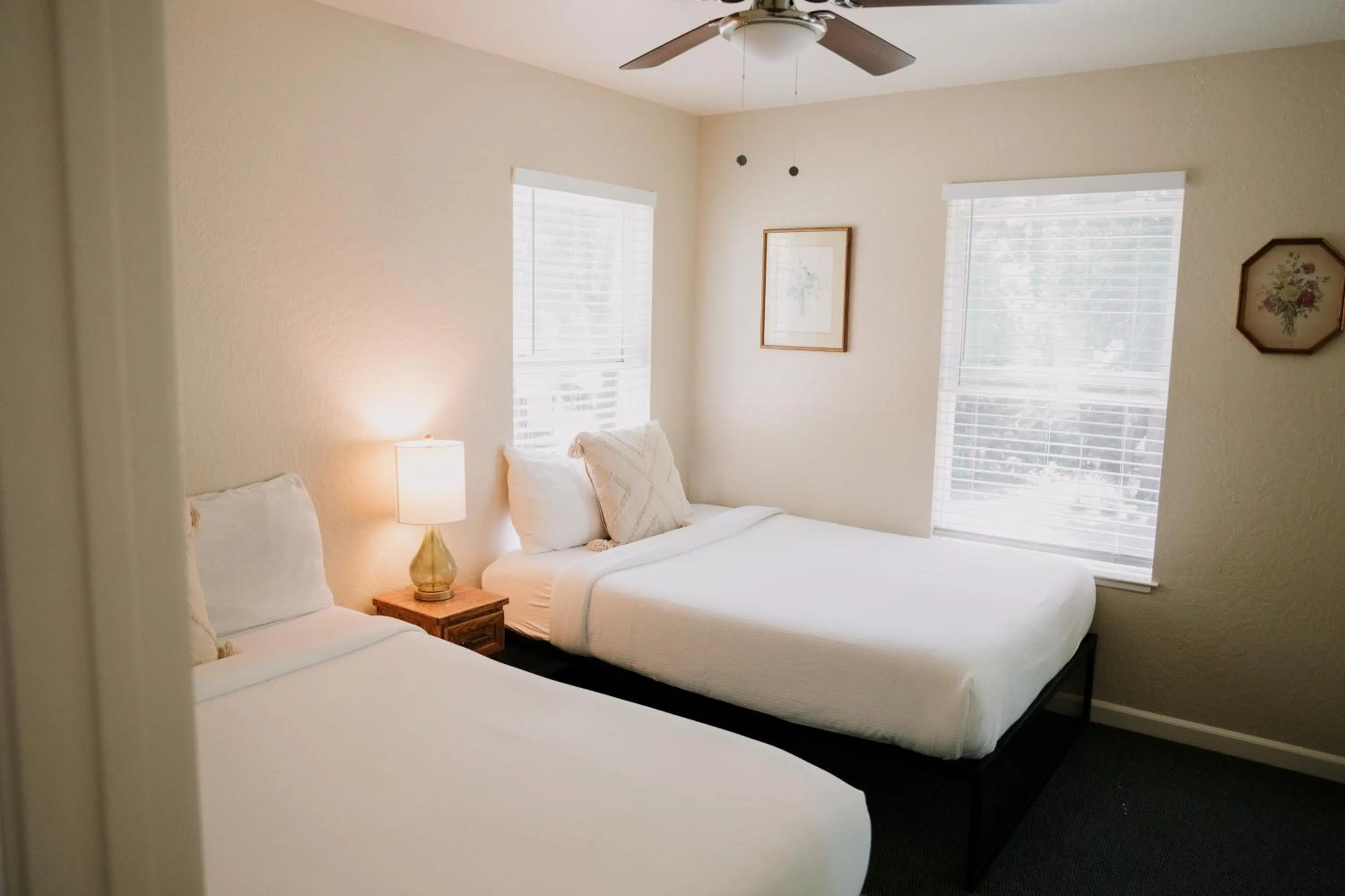 Photo of the whole room, Bed in The Long Barn Lodge