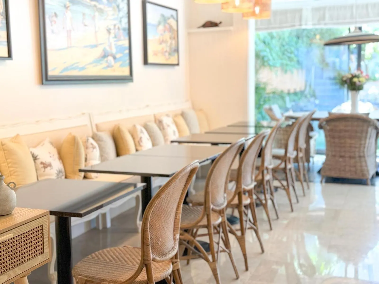 Restaurant/places to eat in Hôtel de Provence