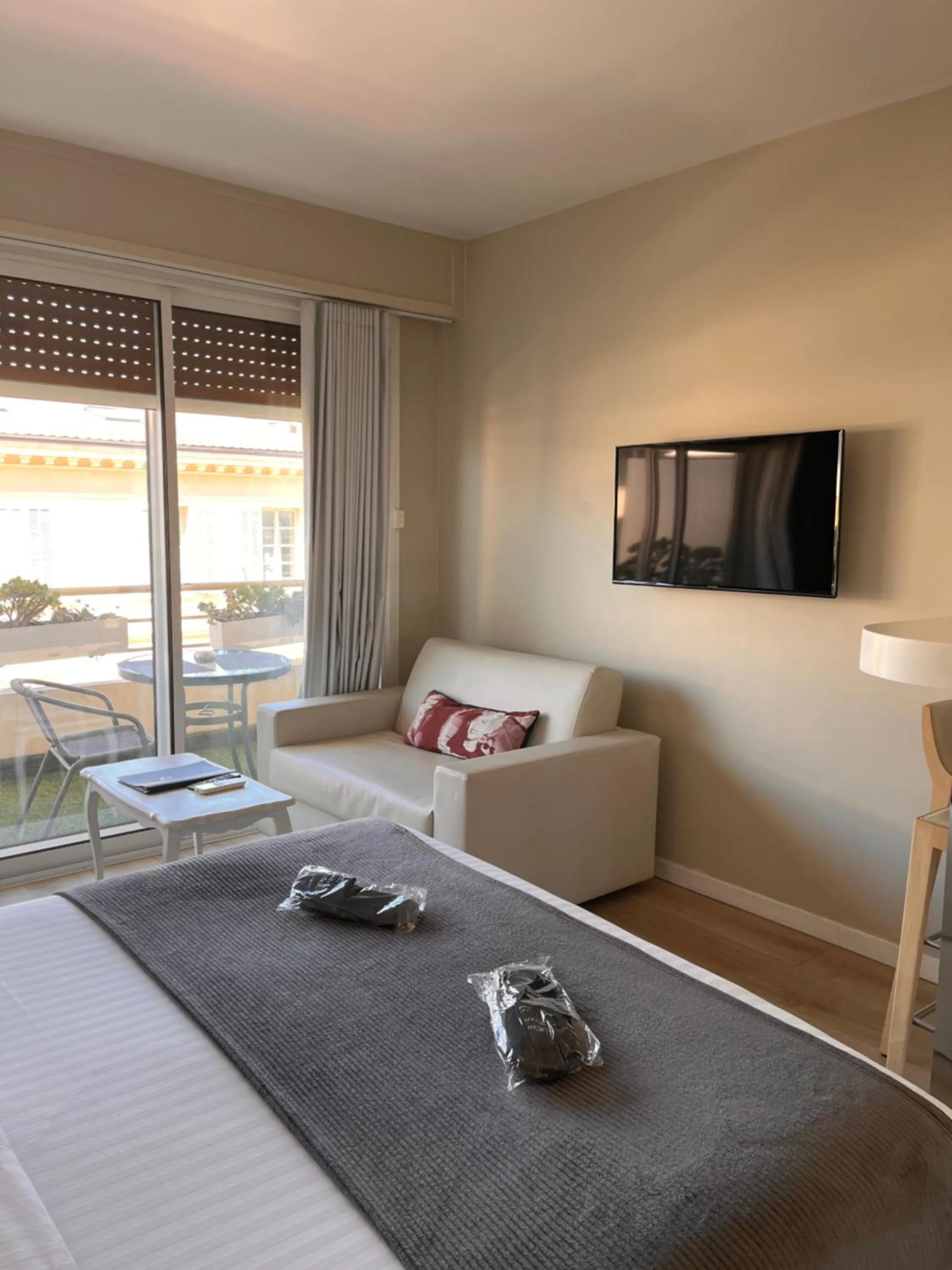 Balcony/Terrace, Bed in Hôtel de Provence