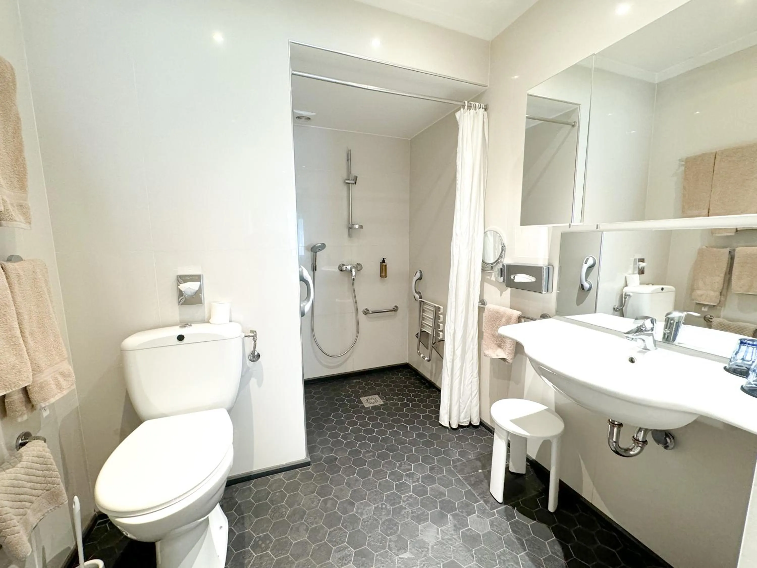 Property building in Hôtel de Provence