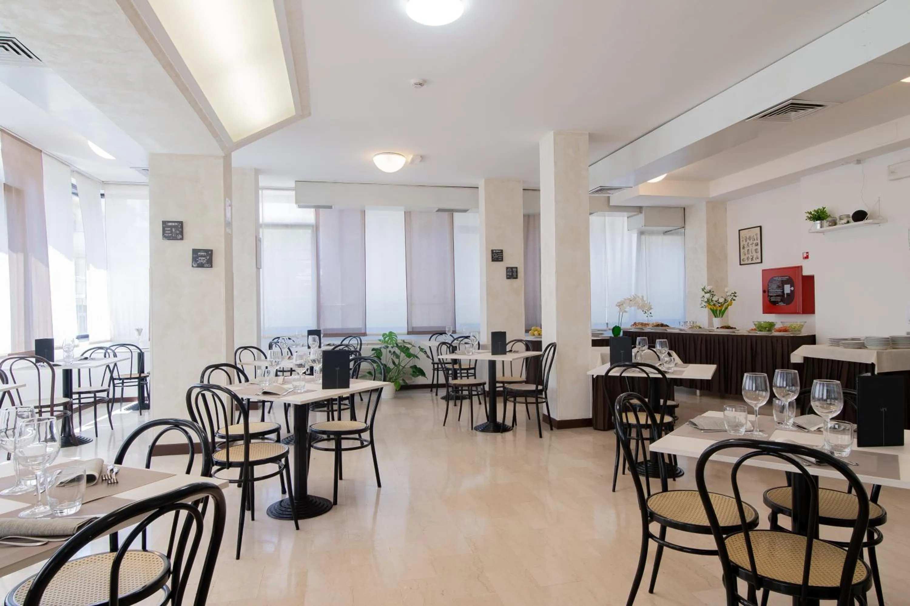 Restaurant/places to eat in HOTEL JOHN