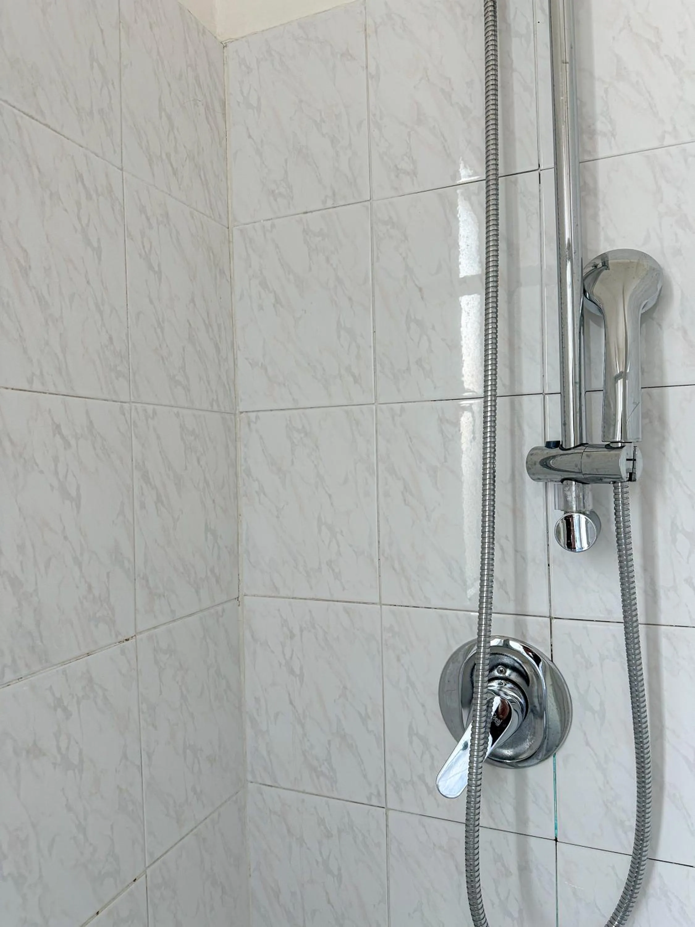 Shower in HOTEL JOHN