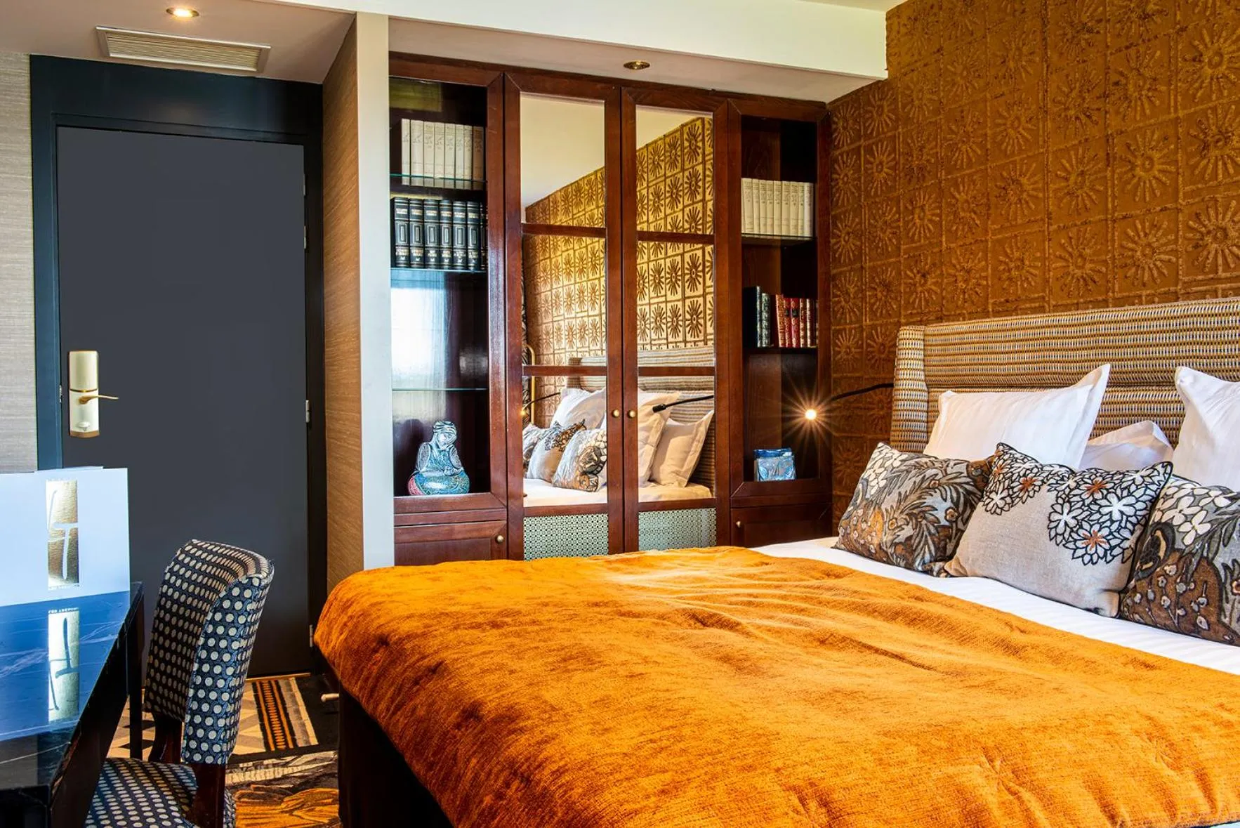 Bed in Les Trésoms Lake and Spa Resort