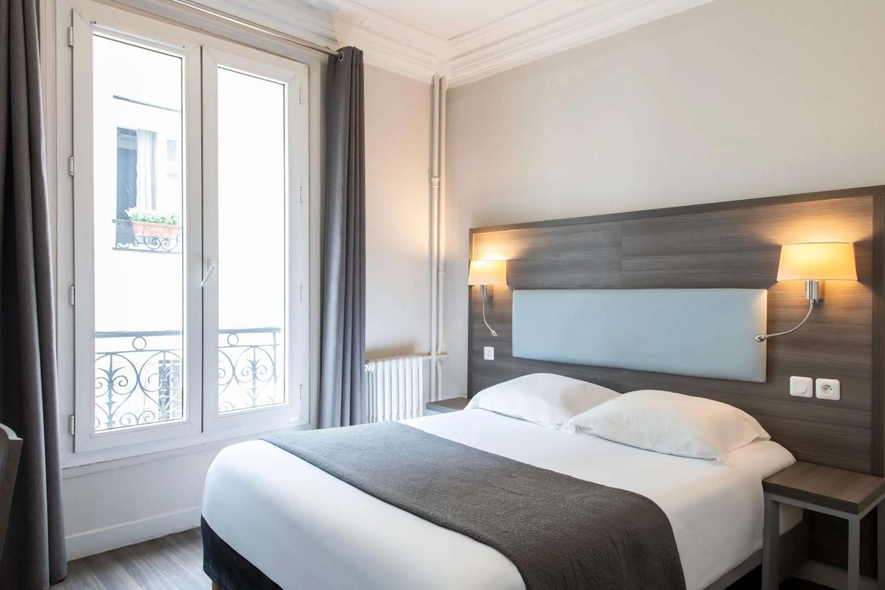 Bedroom, Bed in Est Hotel