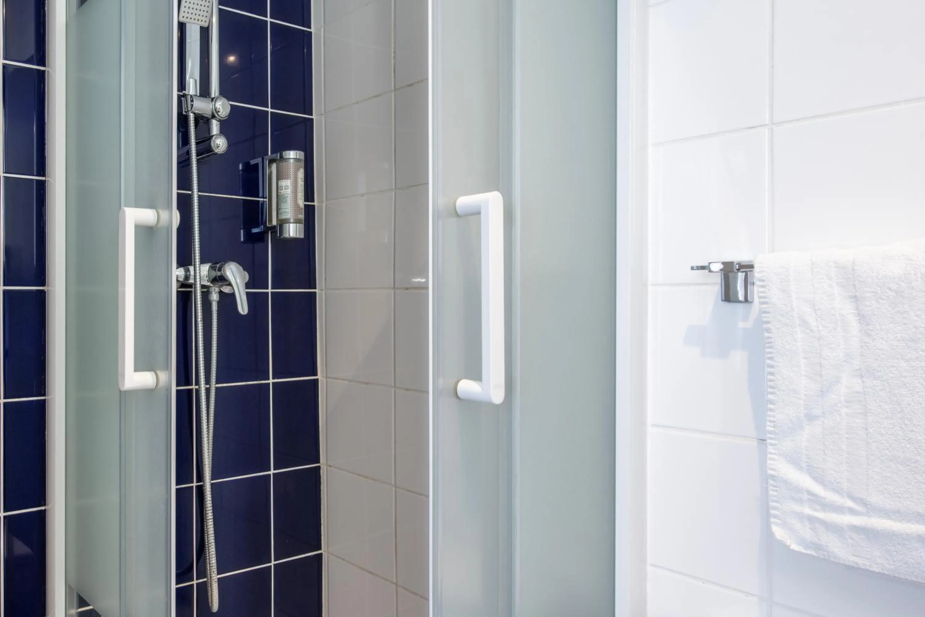 Bathroom in Est Hotel