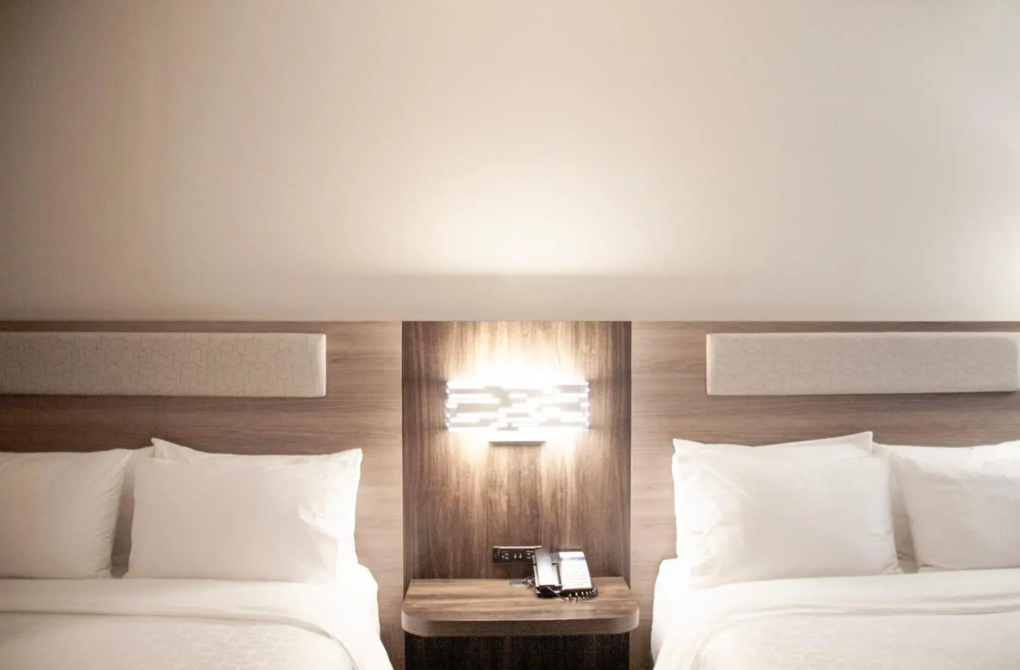 Photo of the whole room, Bed in Holiday Inn Express & Suites Overland Park by IHG Photo of the whole room, Bed in Holiday Inn Express & Suites Overland Park by IHG