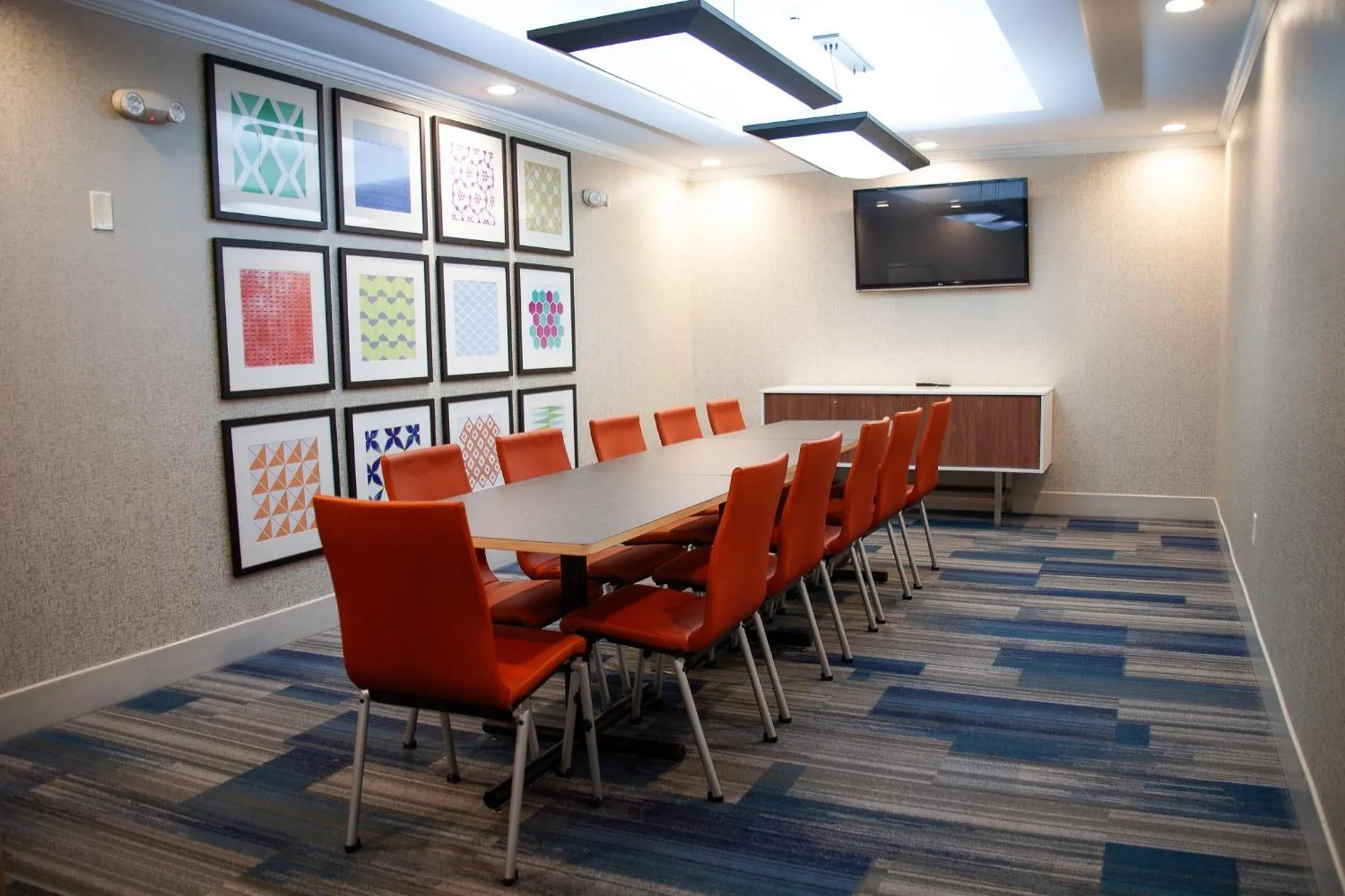 Meeting/conference room in Holiday Inn Express & Suites Overland Park by IHG