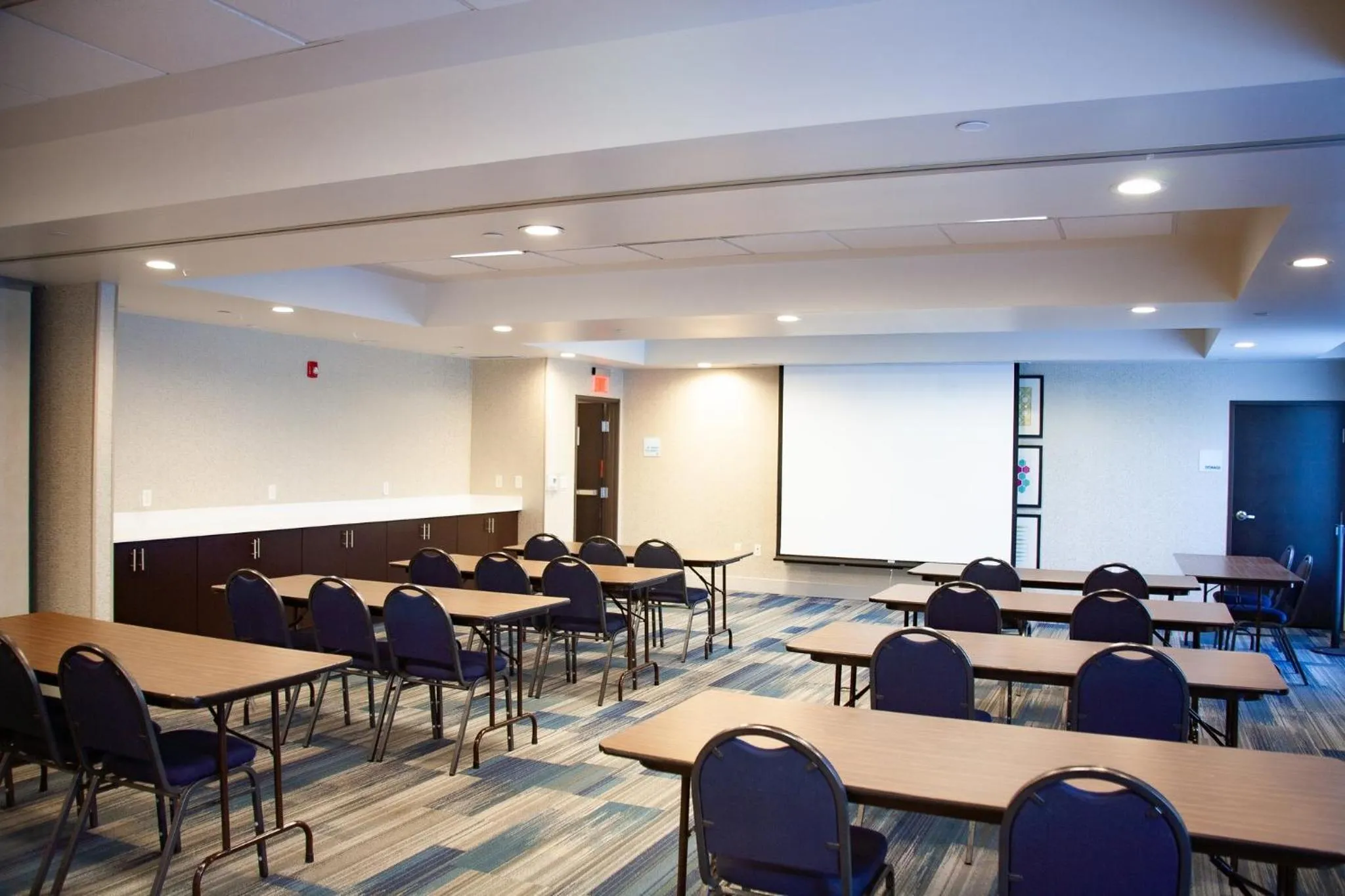Meeting/conference room in Holiday Inn Express & Suites Overland Park by IHG
