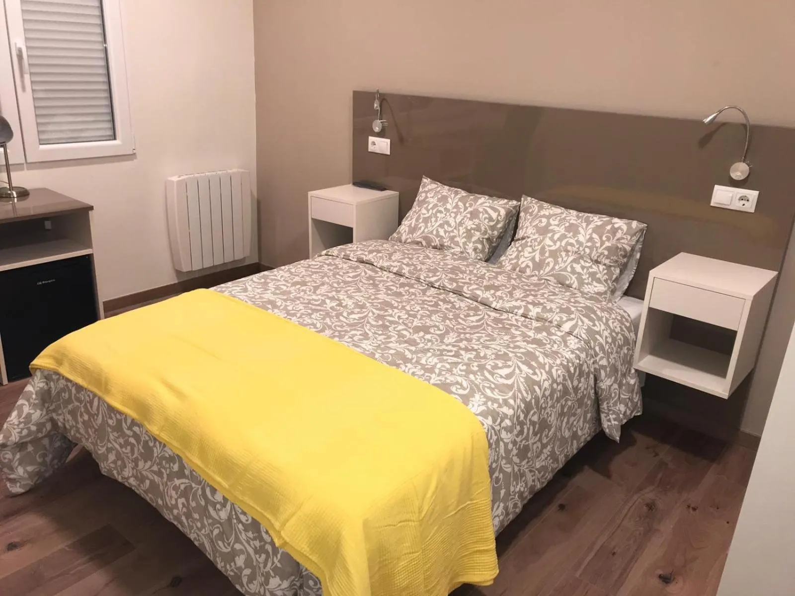 Bed in RESIDENCIA COMPOSTELA 2