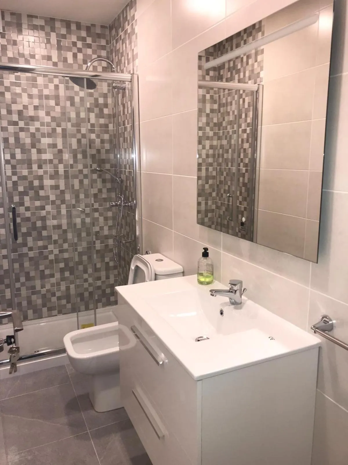 Shower in RESIDENCIA COMPOSTELA 2