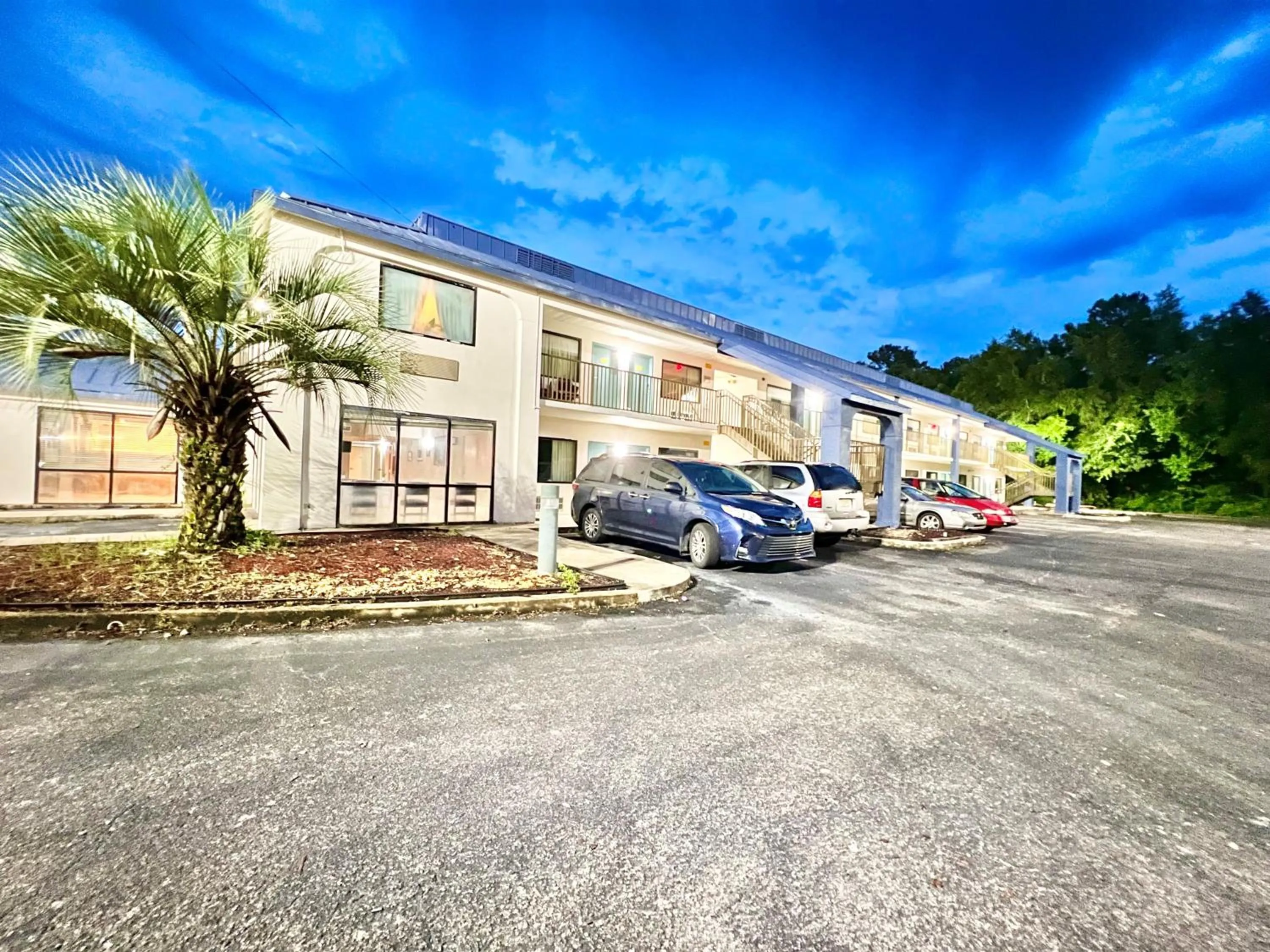 Property building in Bayou Inn & Suites