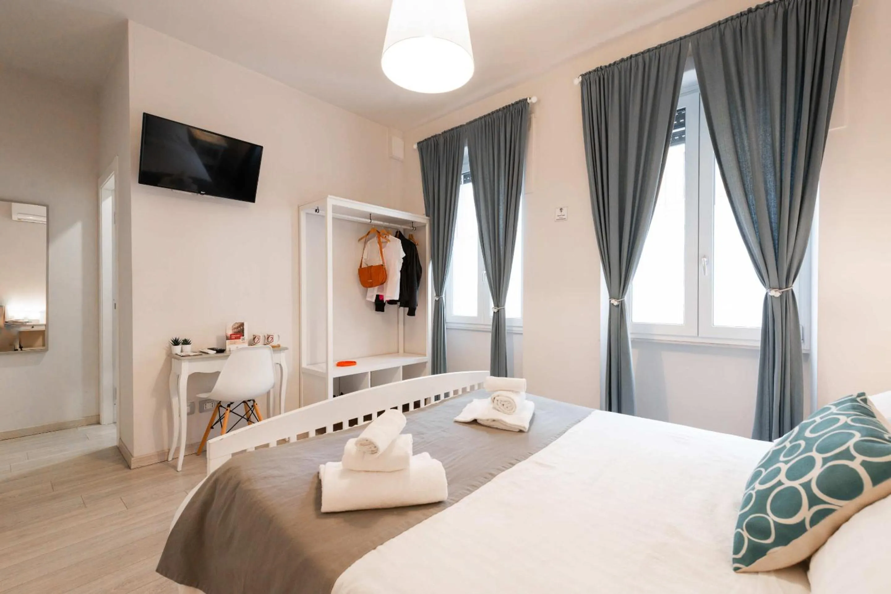 Bedroom, Bed in Winkler Suites