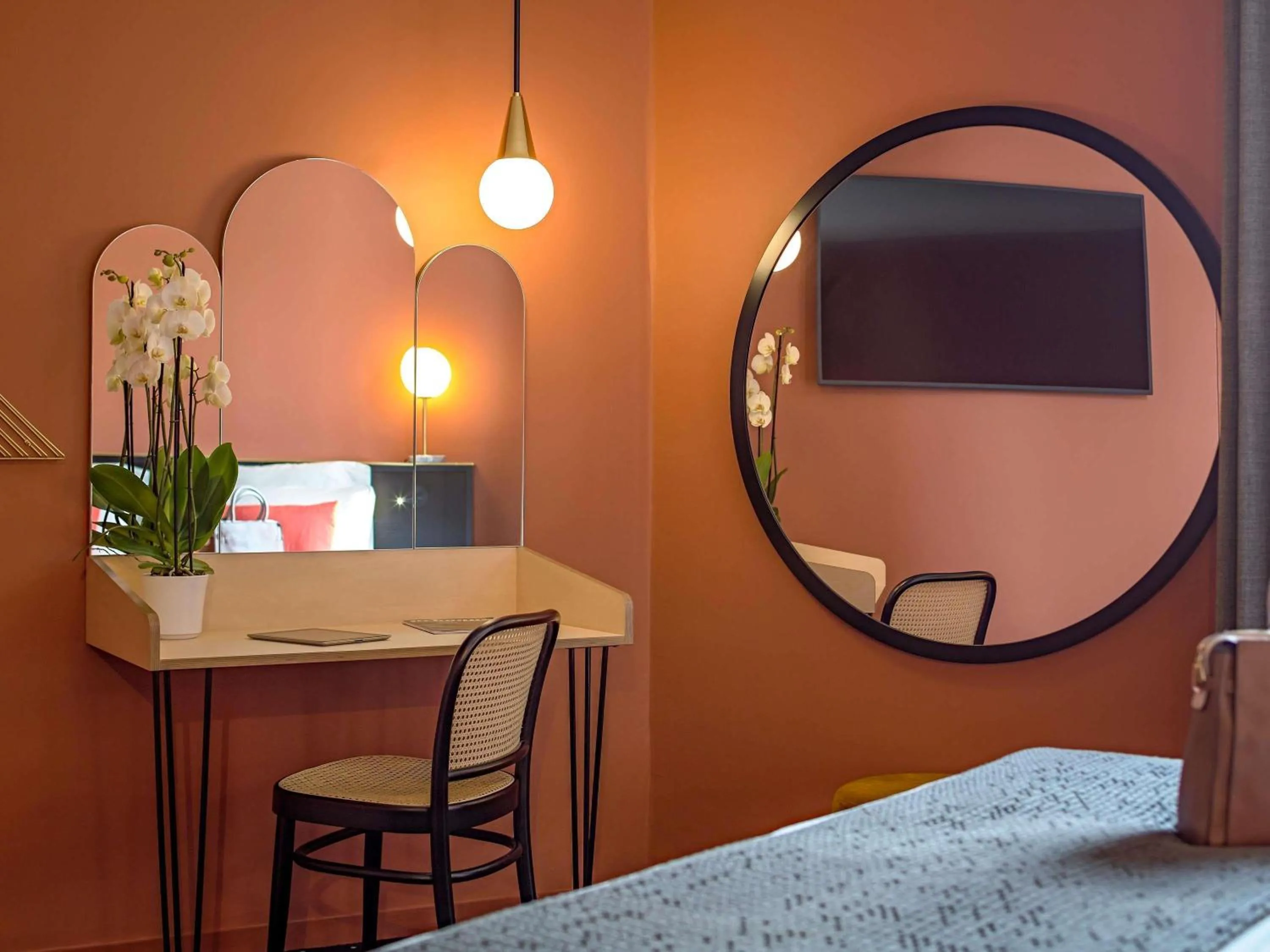 Bedroom, Bed in Mercure Nantes Centre Passage Pommeraye