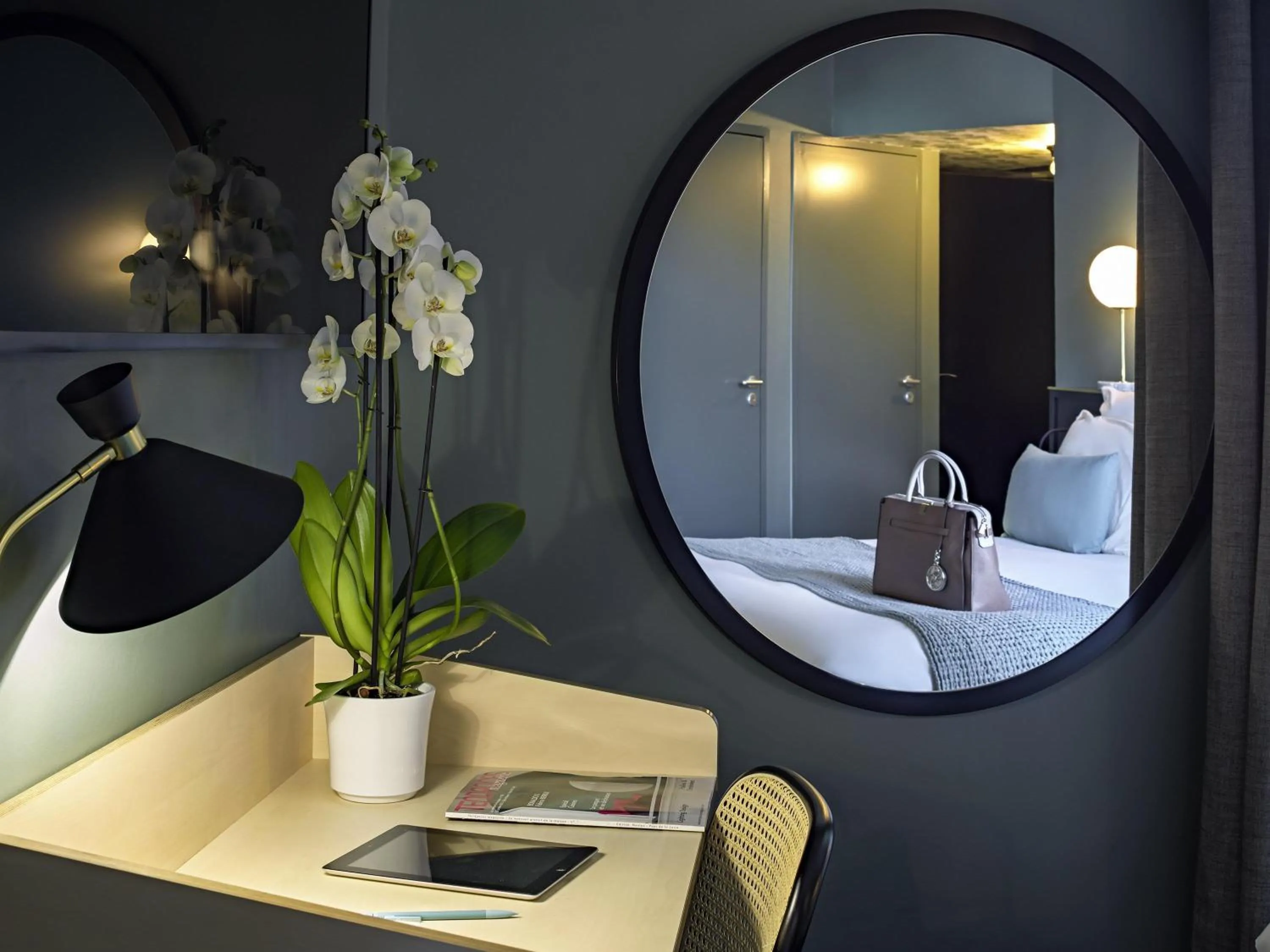 Bedroom, Bed in Mercure Nantes Centre Passage Pommeraye