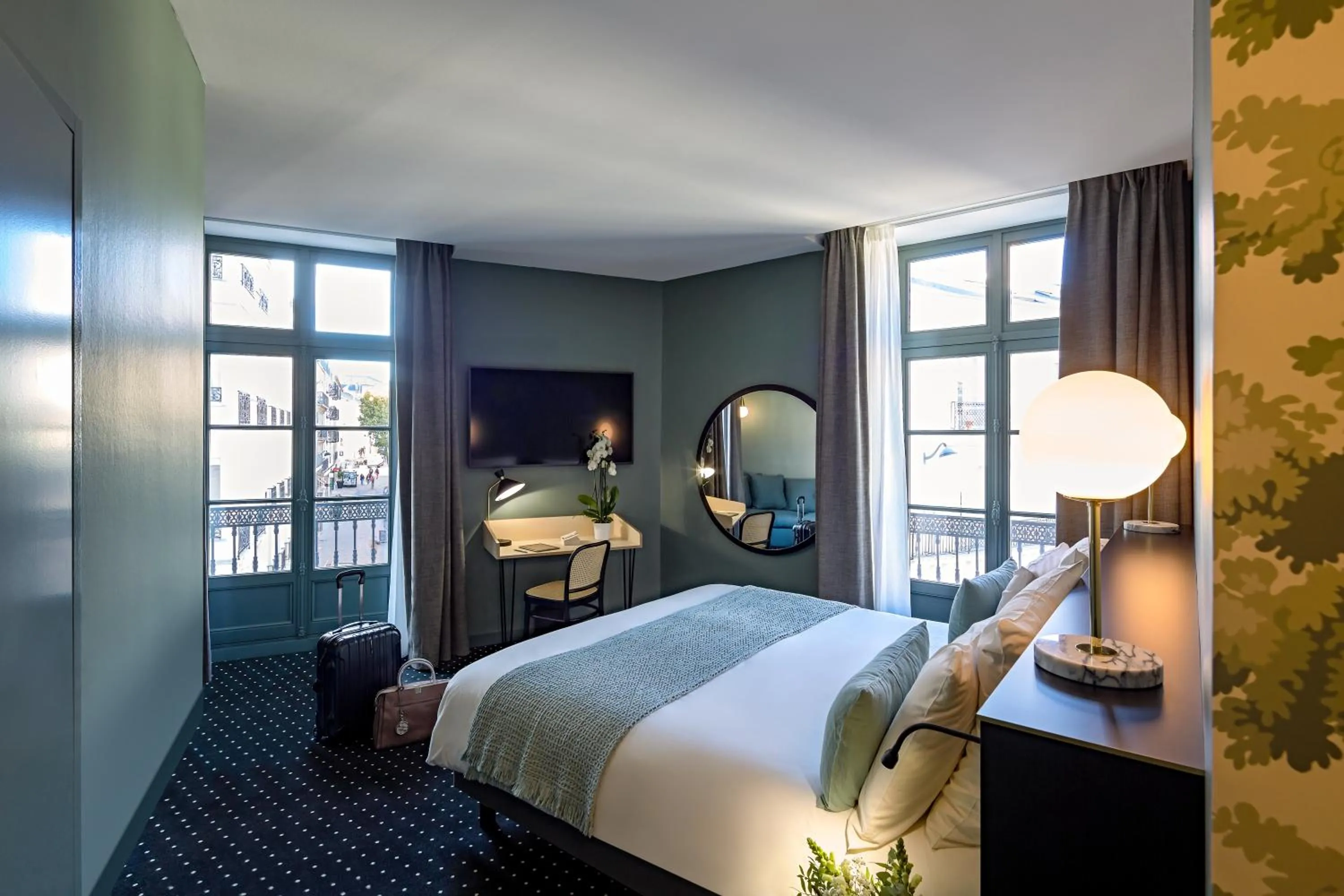 View (from property/room), Bed in Mercure Nantes Centre Passage Pommeraye