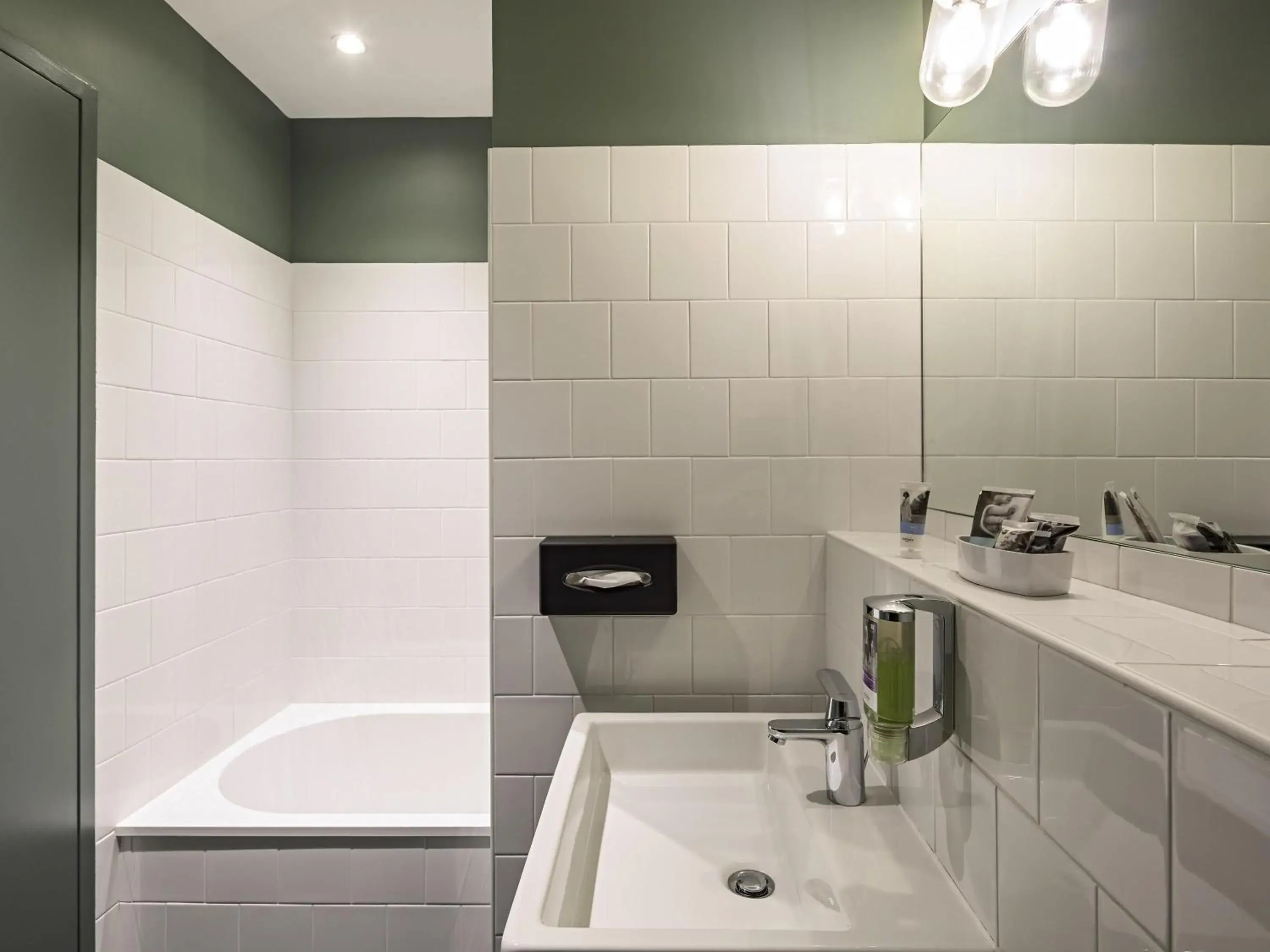 Bedroom in Mercure Nantes Centre Passage Pommeraye Bedroom in Mercure Nantes Centre Passage Pommeraye