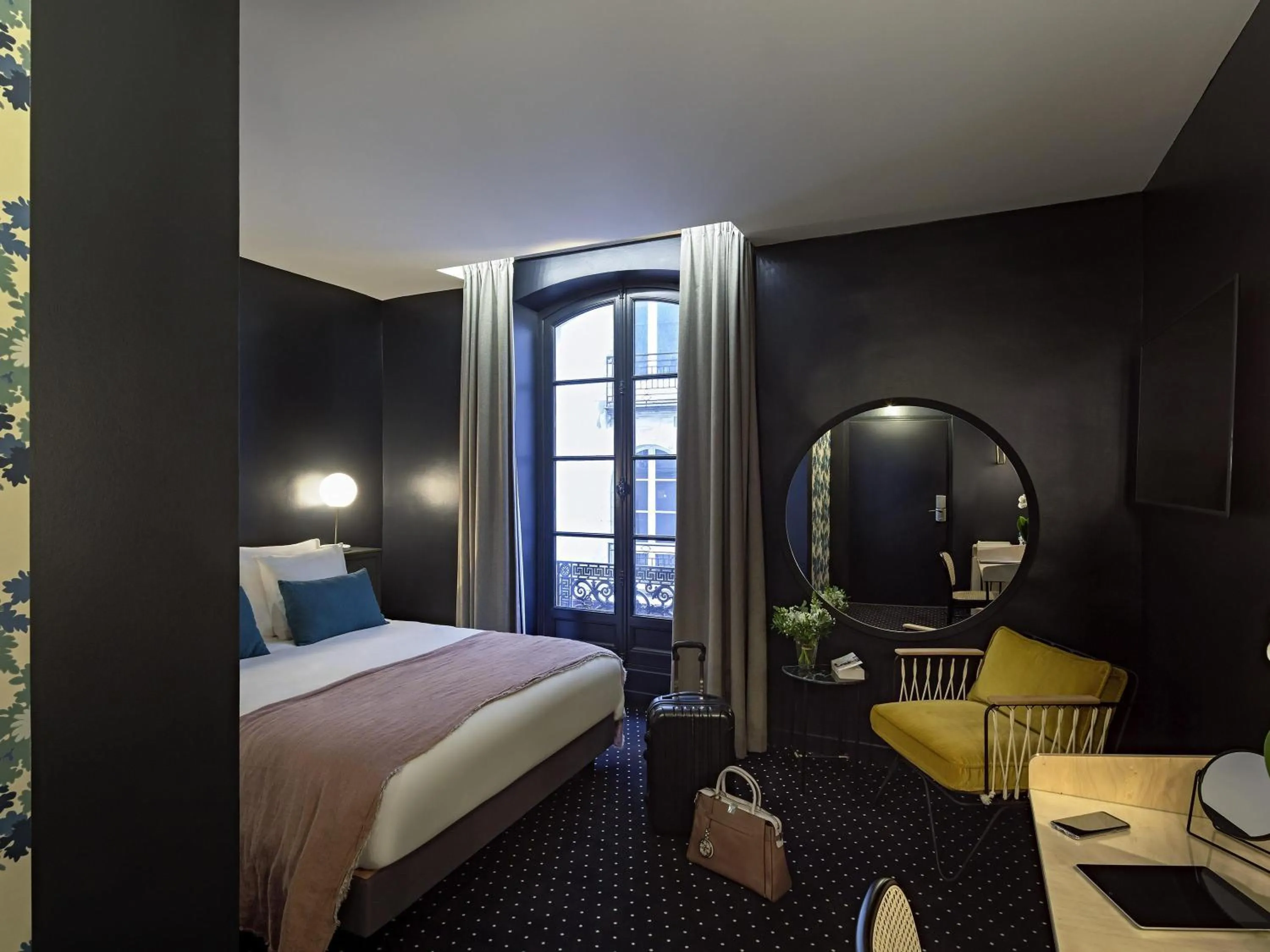 Bedroom, Bed in Mercure Nantes Centre Passage Pommeraye