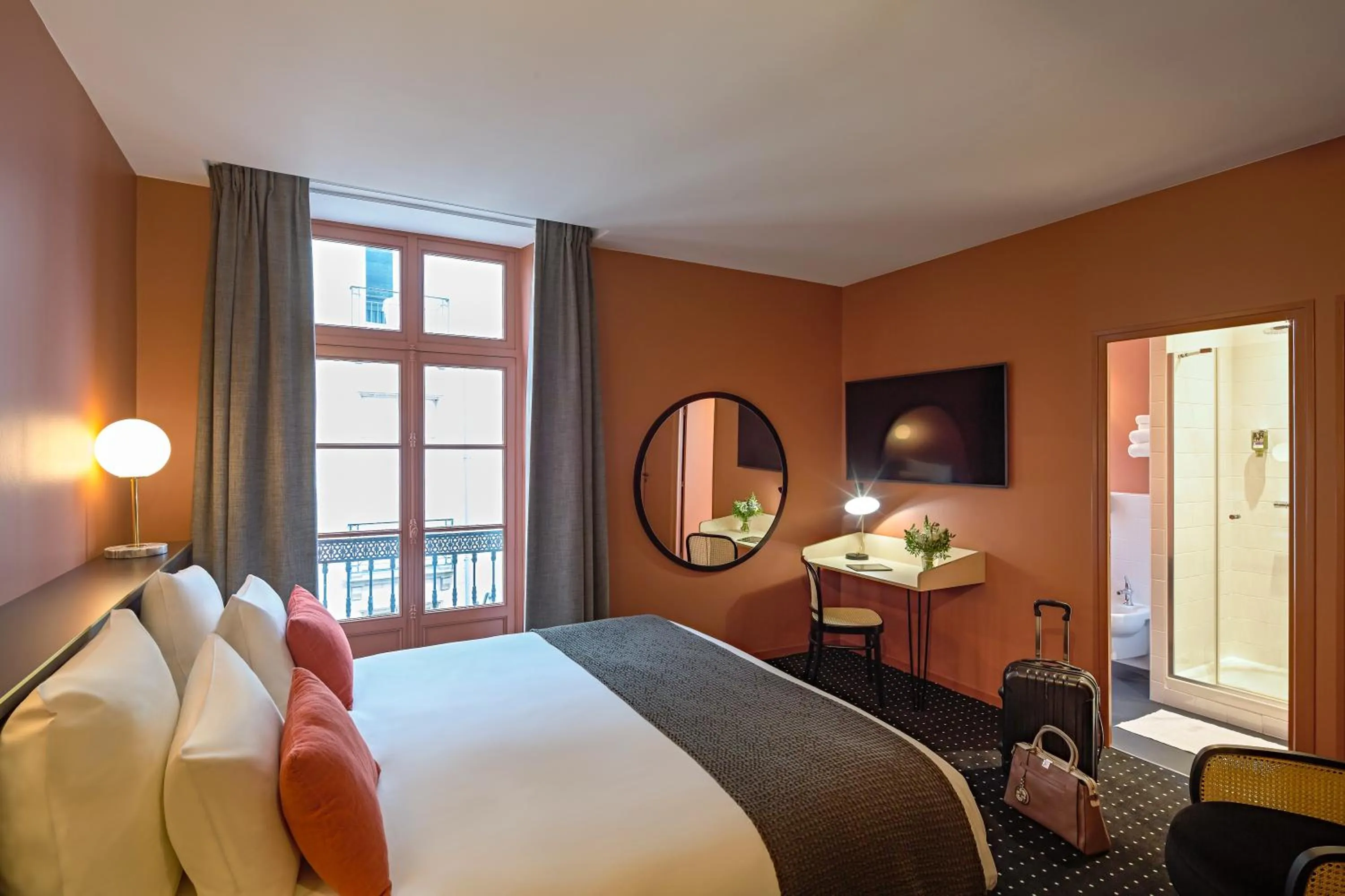 Photo of the whole room, Bed in Mercure Nantes Centre Passage Pommeraye