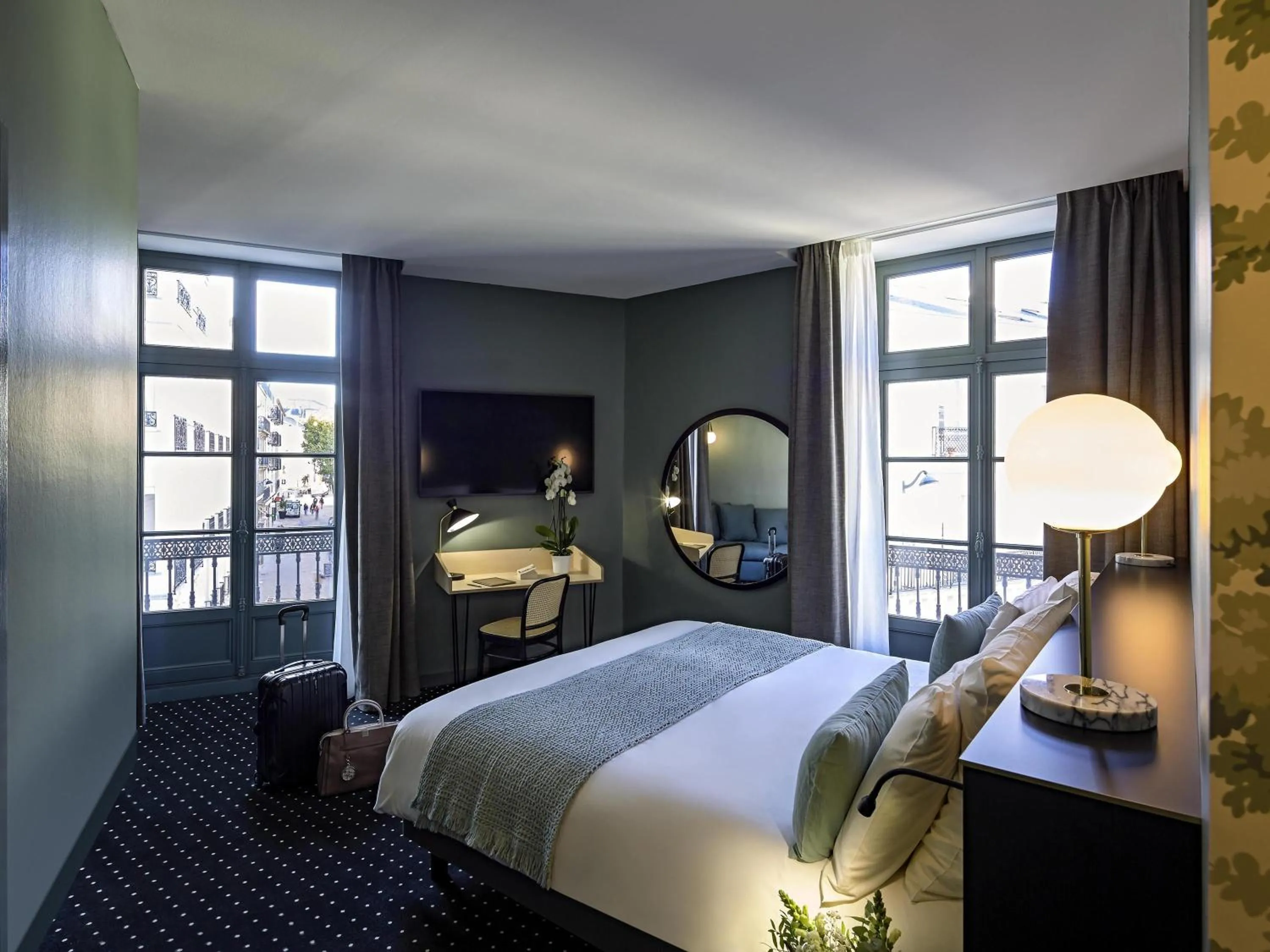 Bedroom, Bed in Mercure Nantes Centre Passage Pommeraye