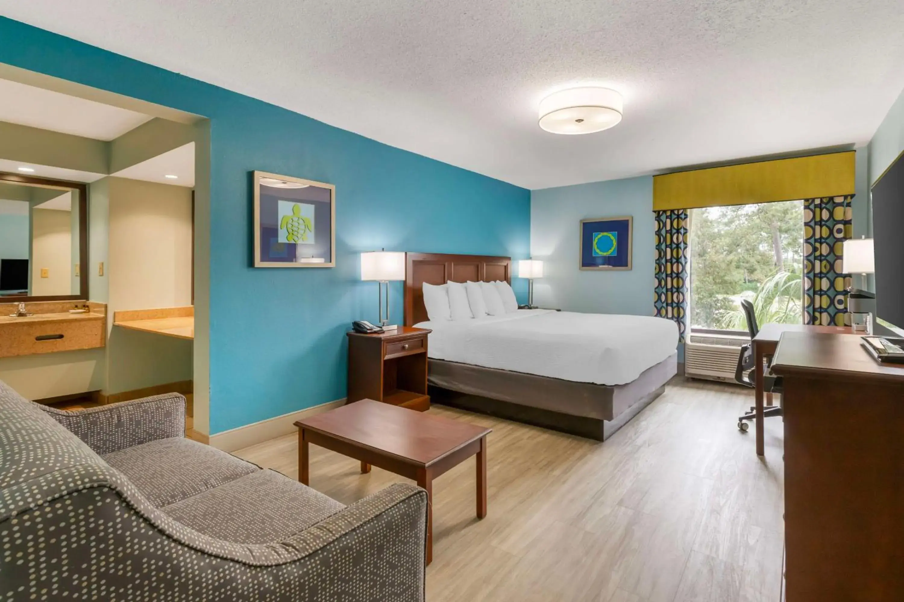 Bedroom in Best Western Plus Myrtle Beach@Intracoastal Bedroom in Best Western Plus Myrtle Beach@Intracoastal
