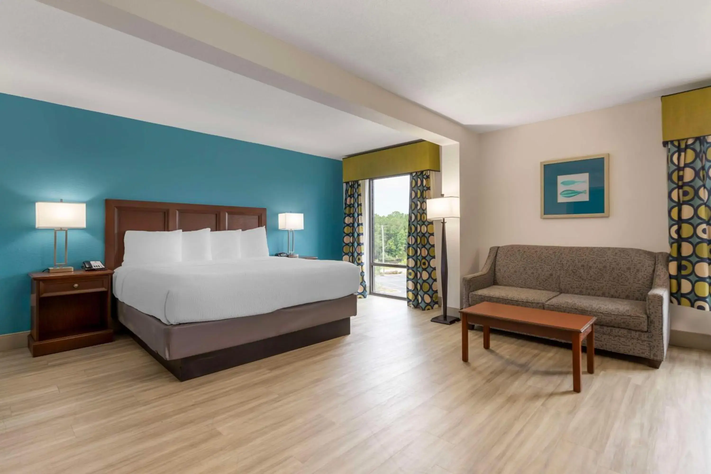 Bedroom in Best Western Plus Myrtle Beach@Intracoastal Bedroom in Best Western Plus Myrtle Beach@Intracoastal