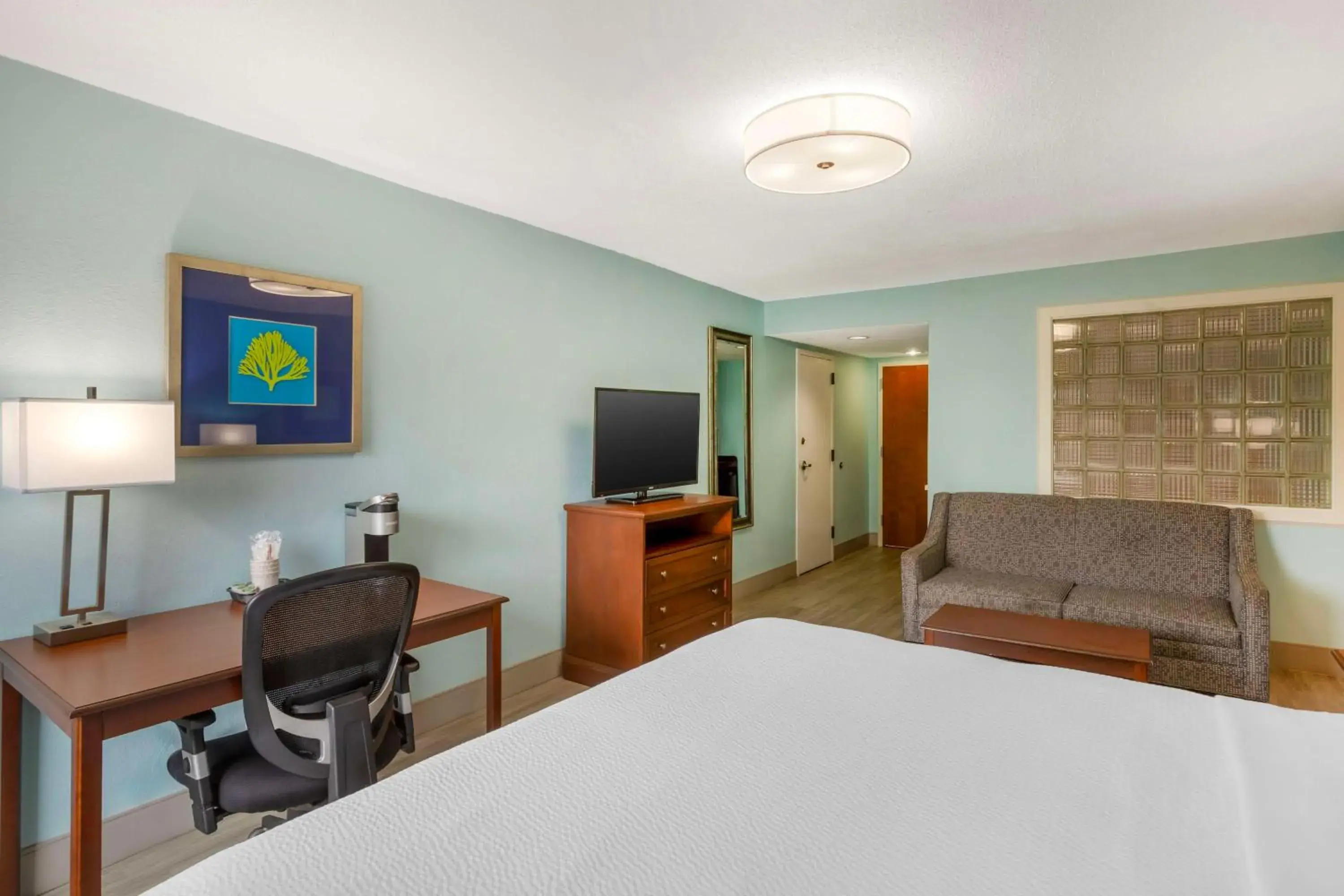 Bedroom in Best Western Plus Myrtle Beach@Intracoastal Bedroom in Best Western Plus Myrtle Beach@Intracoastal