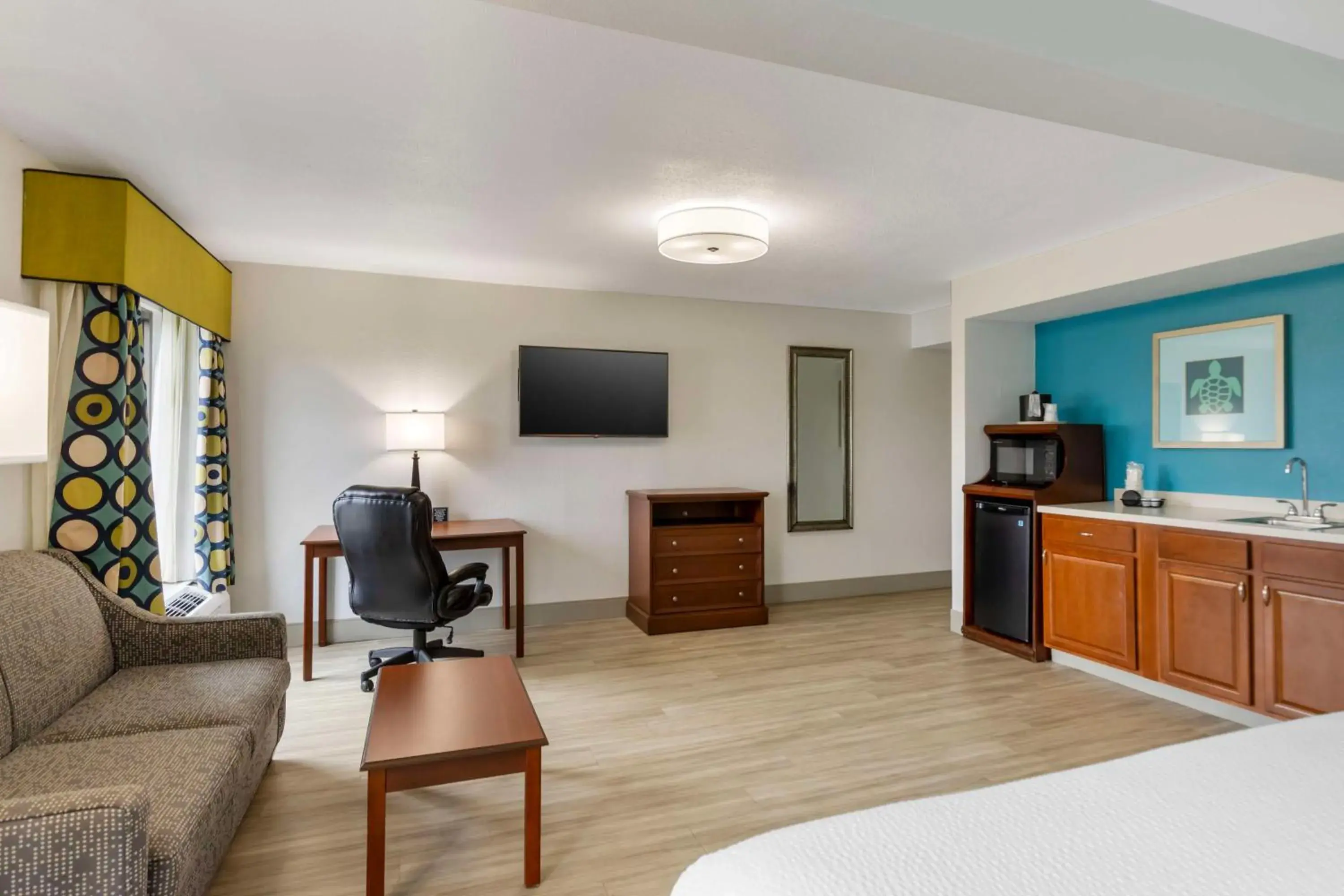 Bedroom in Best Western Plus Myrtle Beach@Intracoastal Bedroom in Best Western Plus Myrtle Beach@Intracoastal