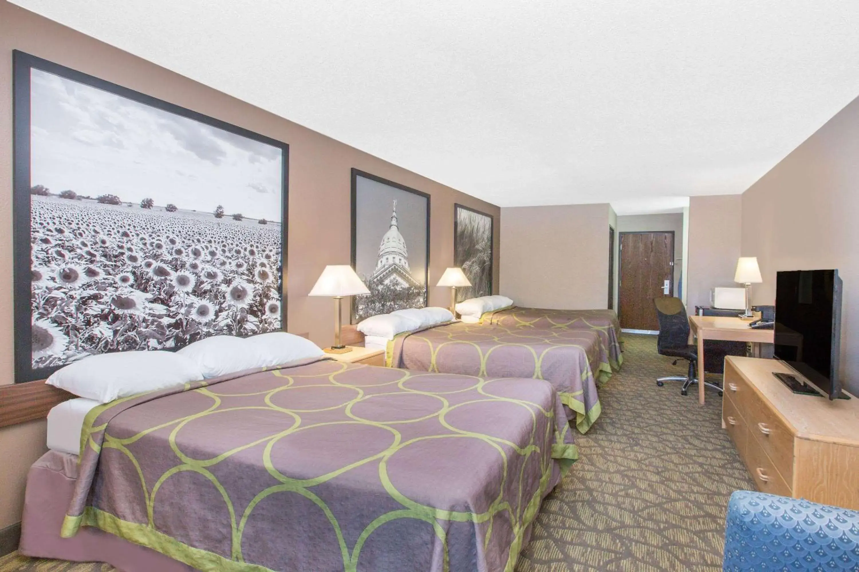 Photo of the whole room, Bed in Super 8 by Wyndham Belleville Photo of the whole room, Bed in Super 8 by Wyndham Belleville