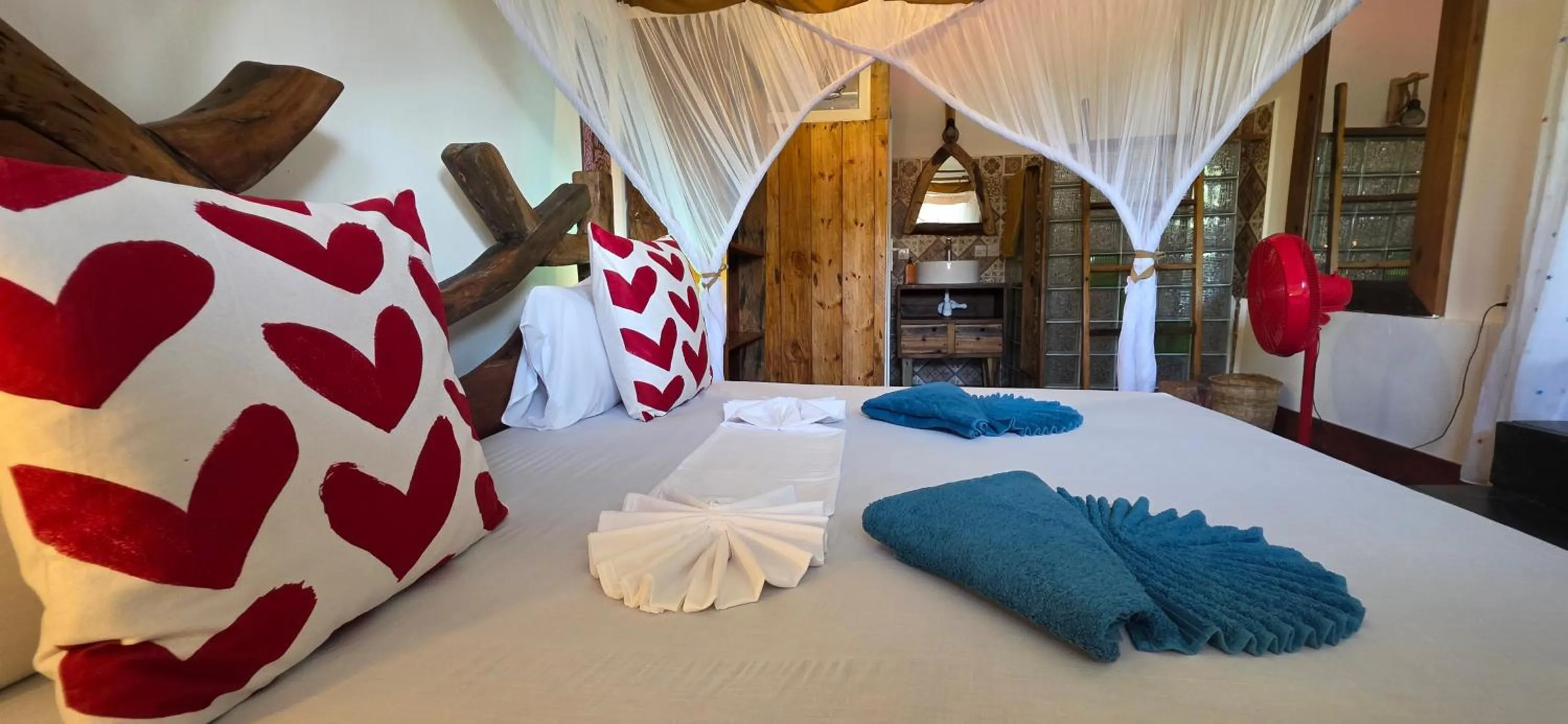 Bed in Salama & Mbuyuni Bungalows