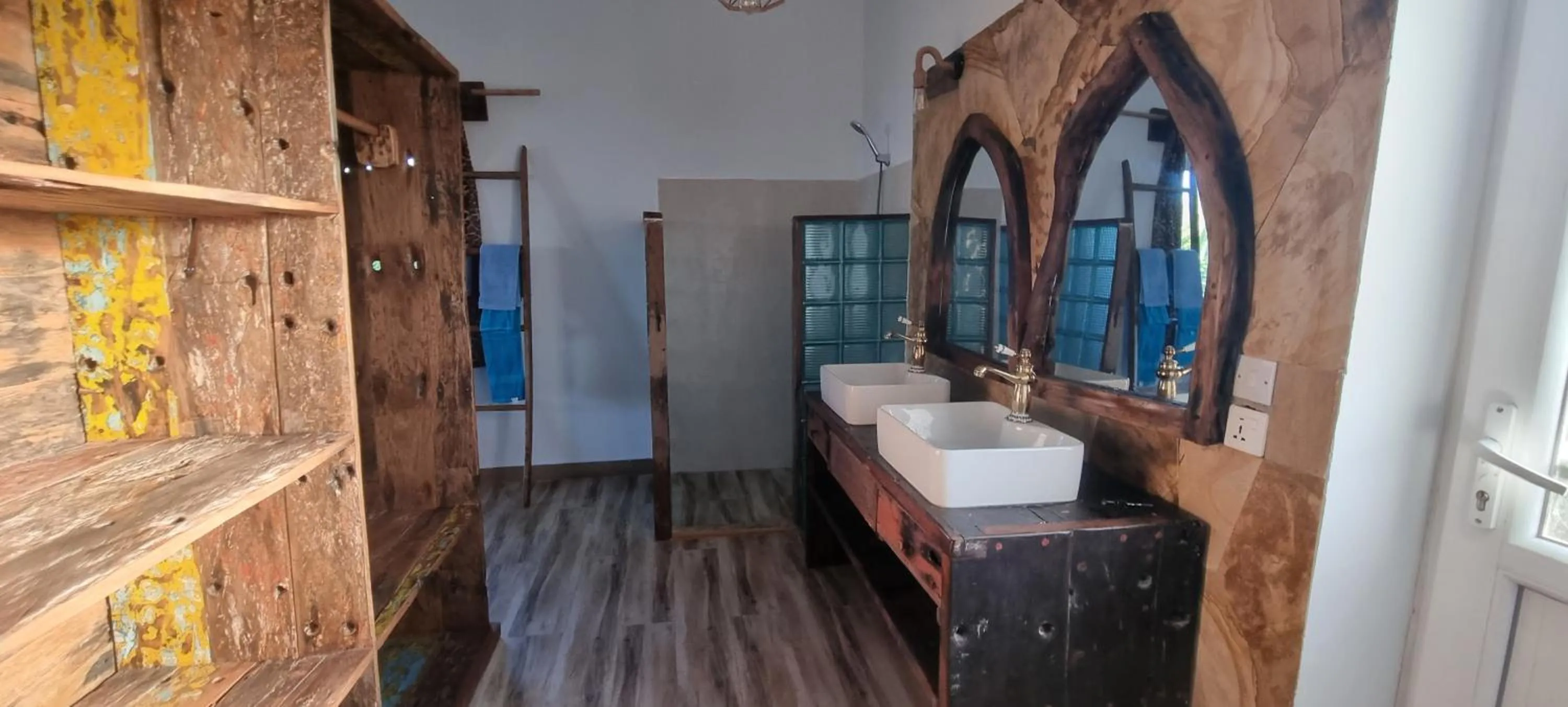 Shower in Salama & Mbuyuni Bungalows