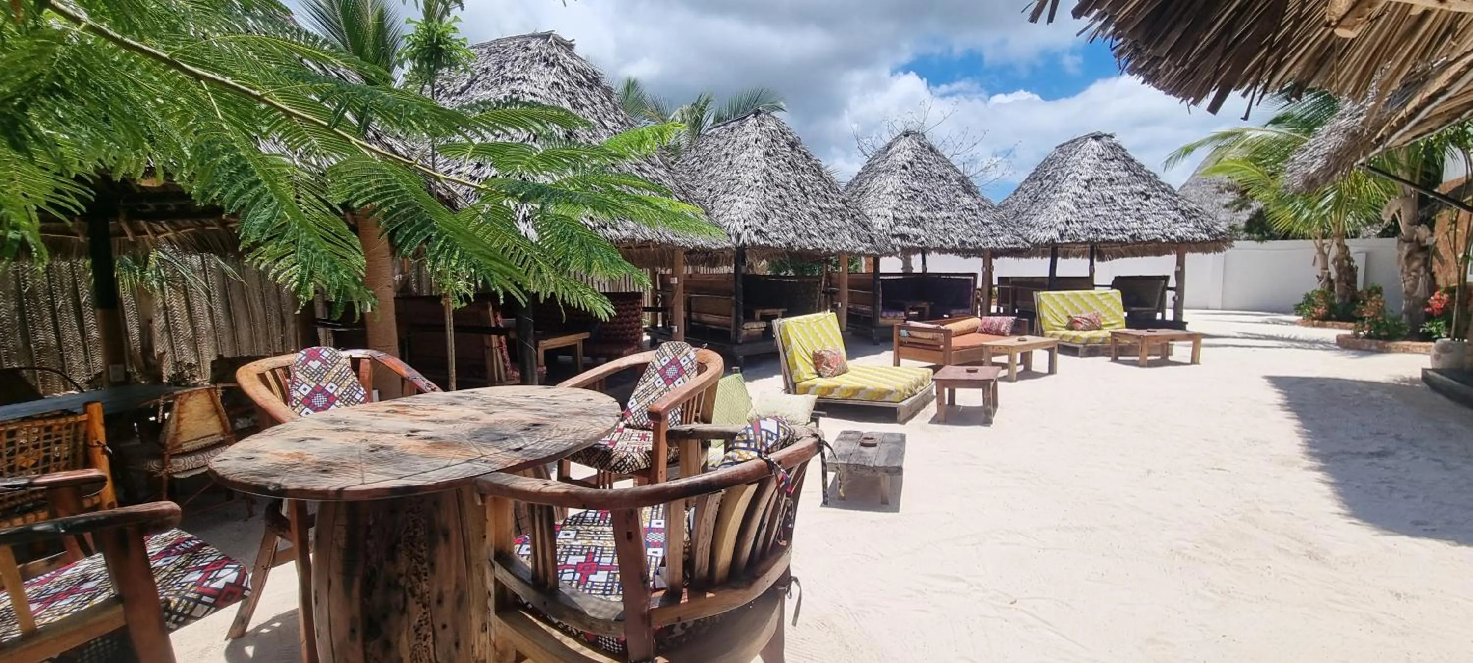 Restaurant/places to eat in Salama & Mbuyuni Bungalows