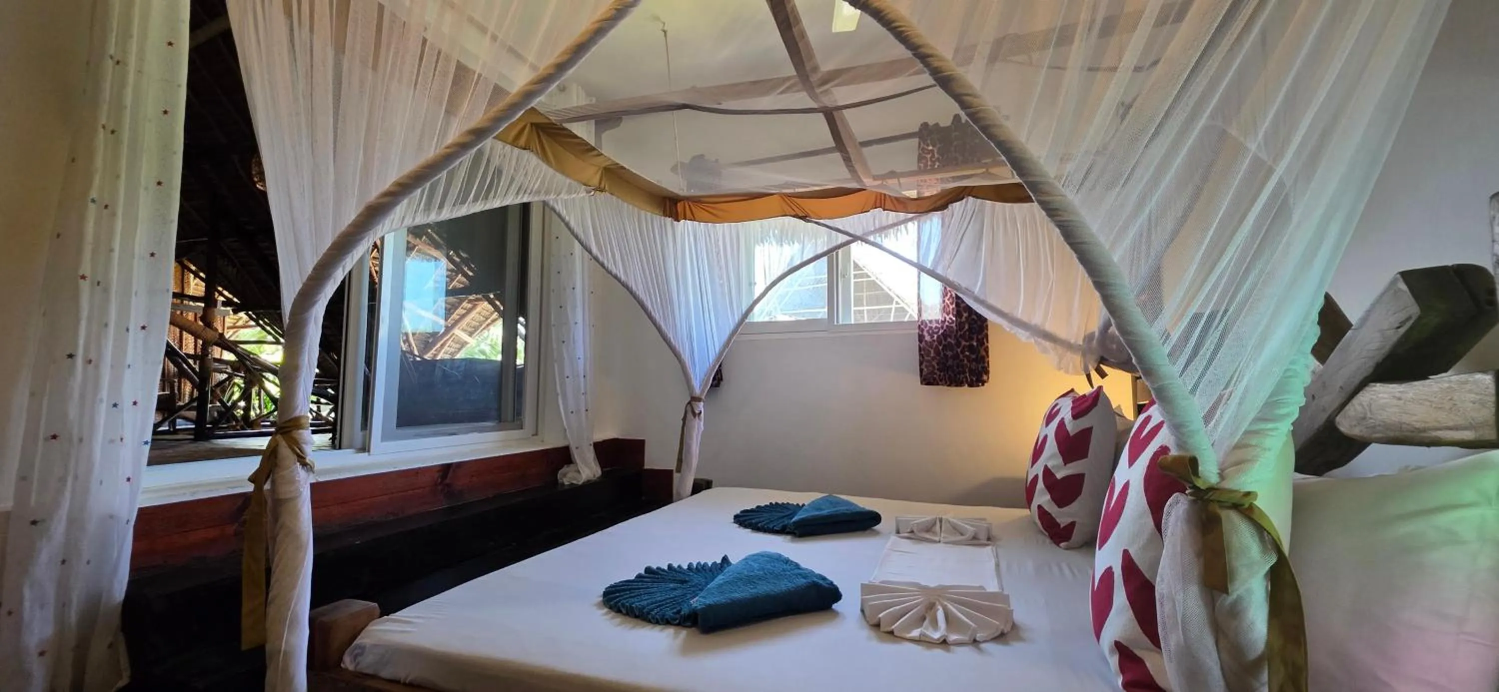 Bed in Salama & Mbuyuni Bungalows