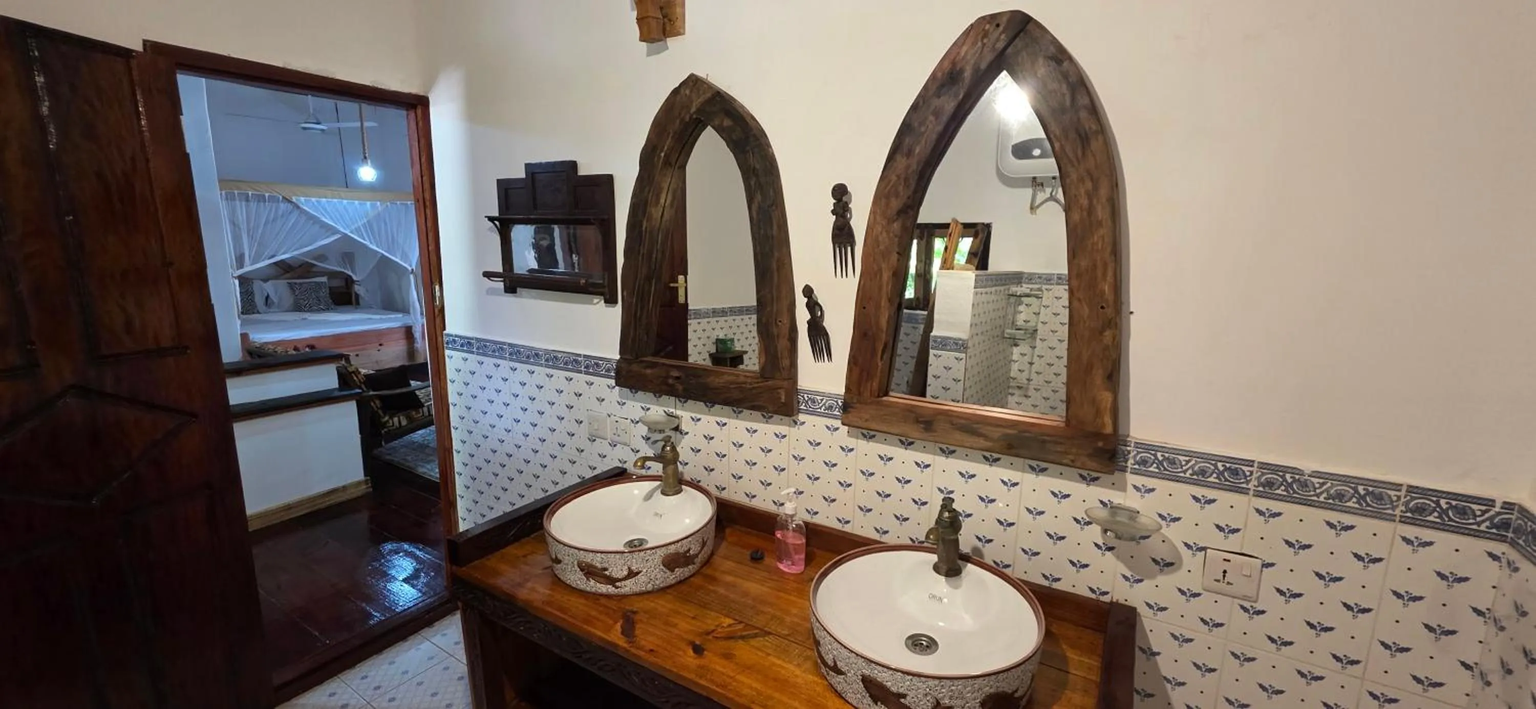 Salama & Mbuyuni Bungalows