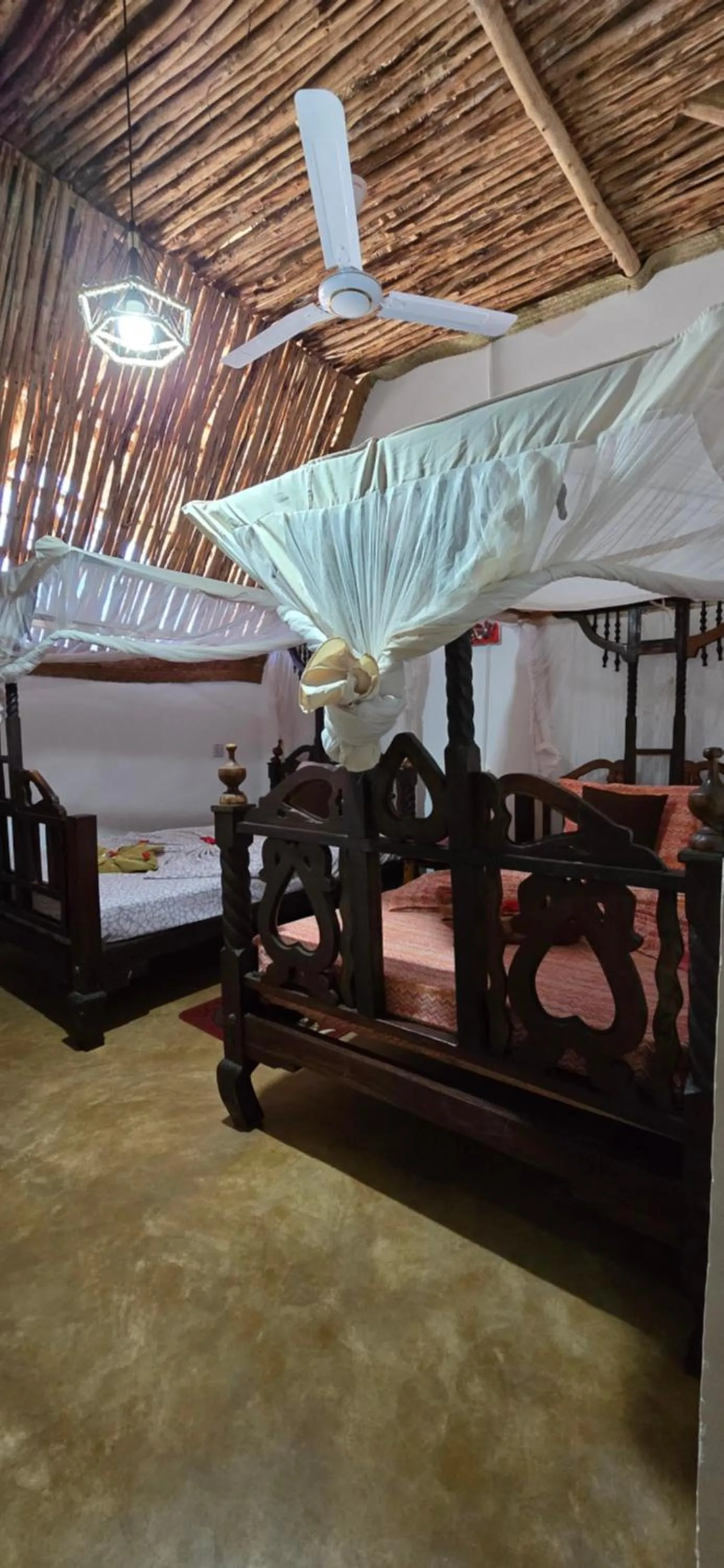 Photo of the whole room, Bed in Salama & Mbuyuni Bungalows