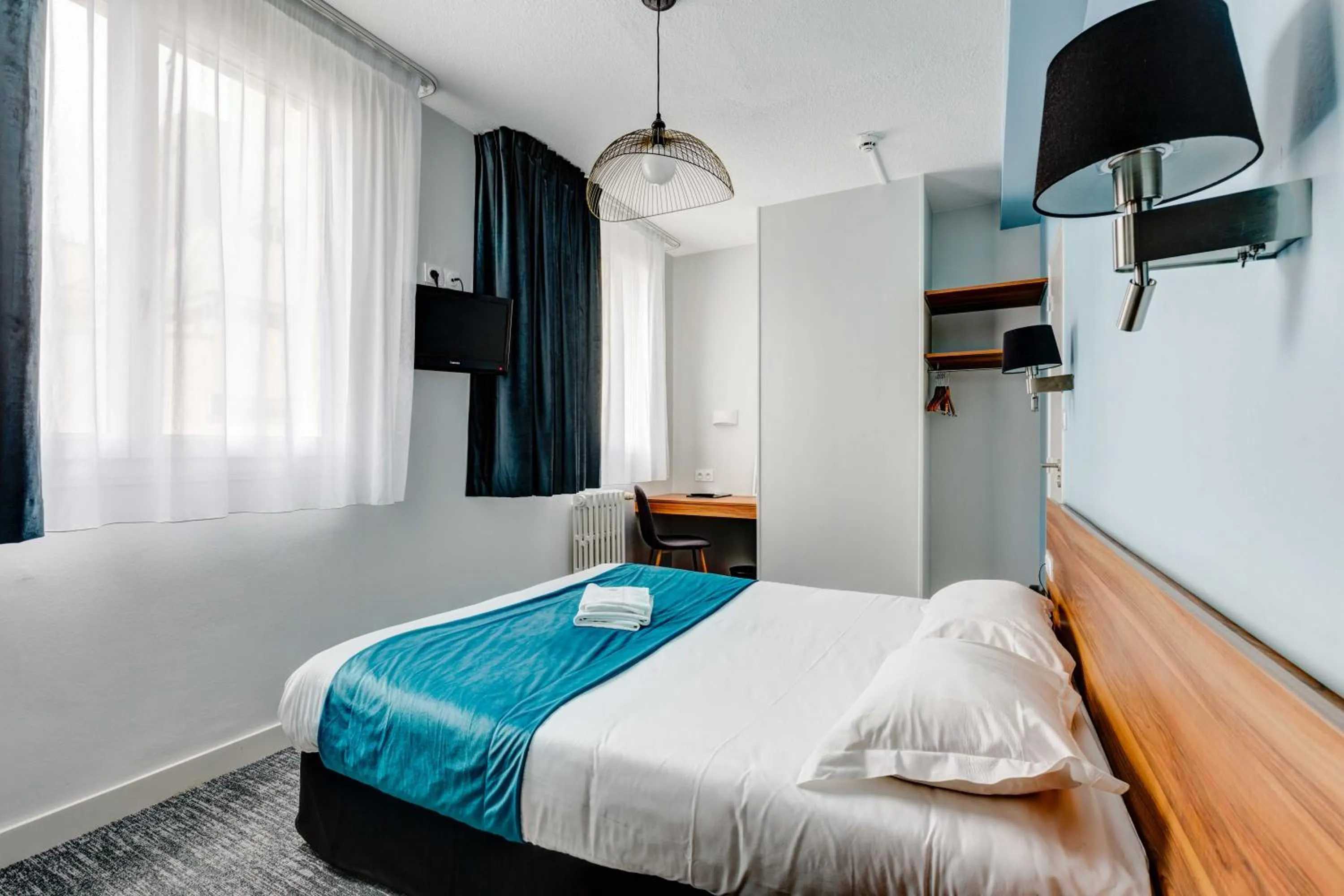 Bed in le paris brest hotel