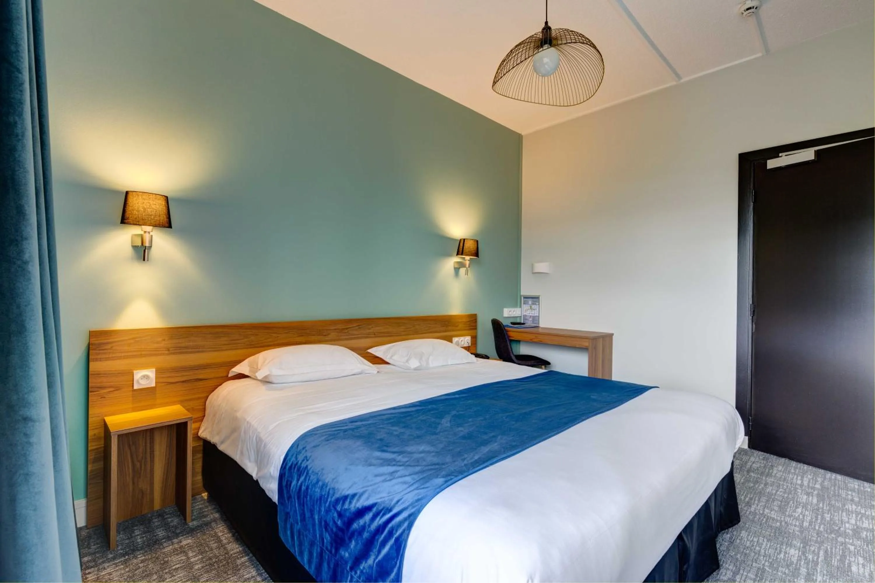 Bed in le paris brest hotel