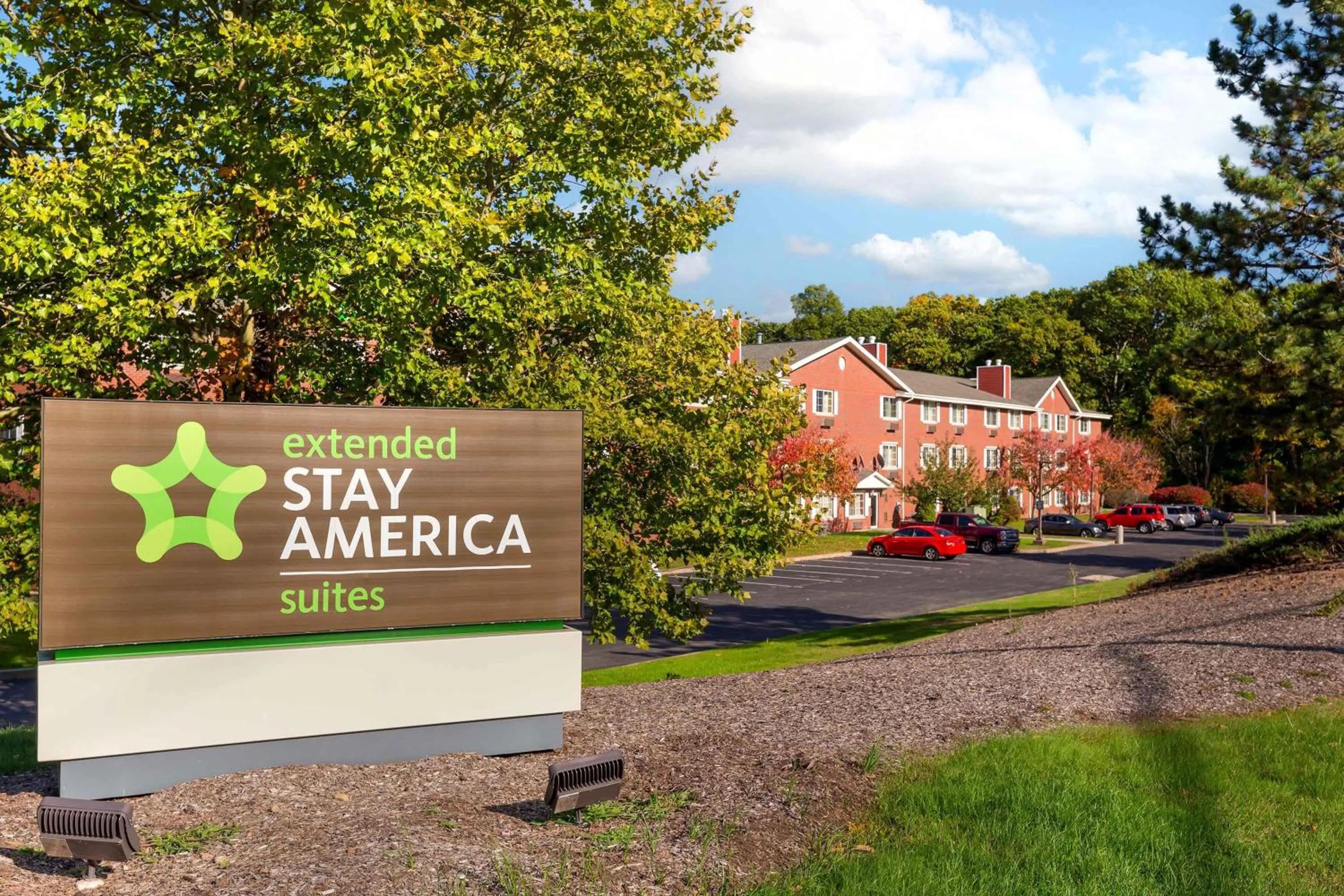 Property building in Extended Stay America Suites - Hartford - Farmington