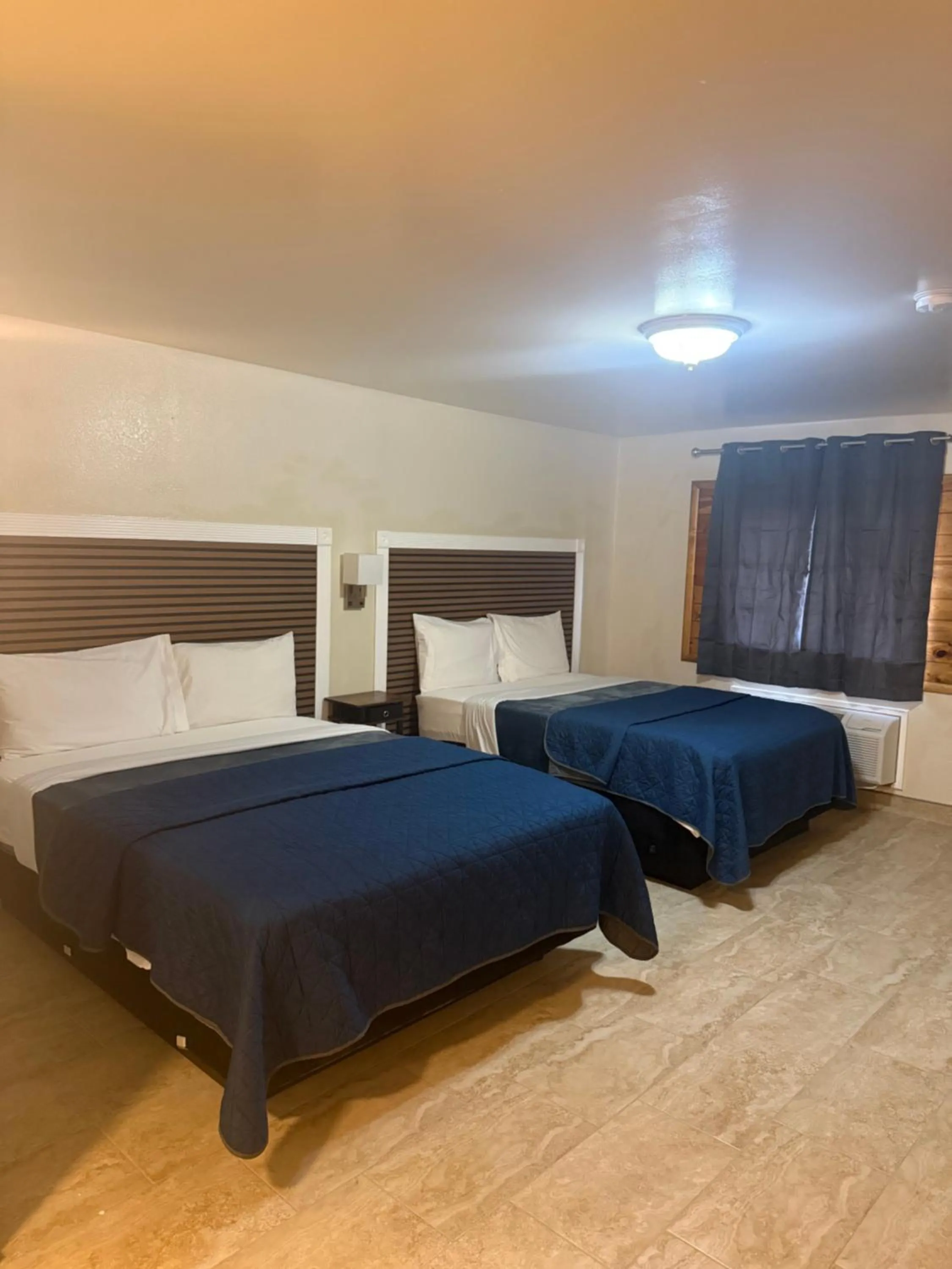 Bed in PAYSON INN & Suites