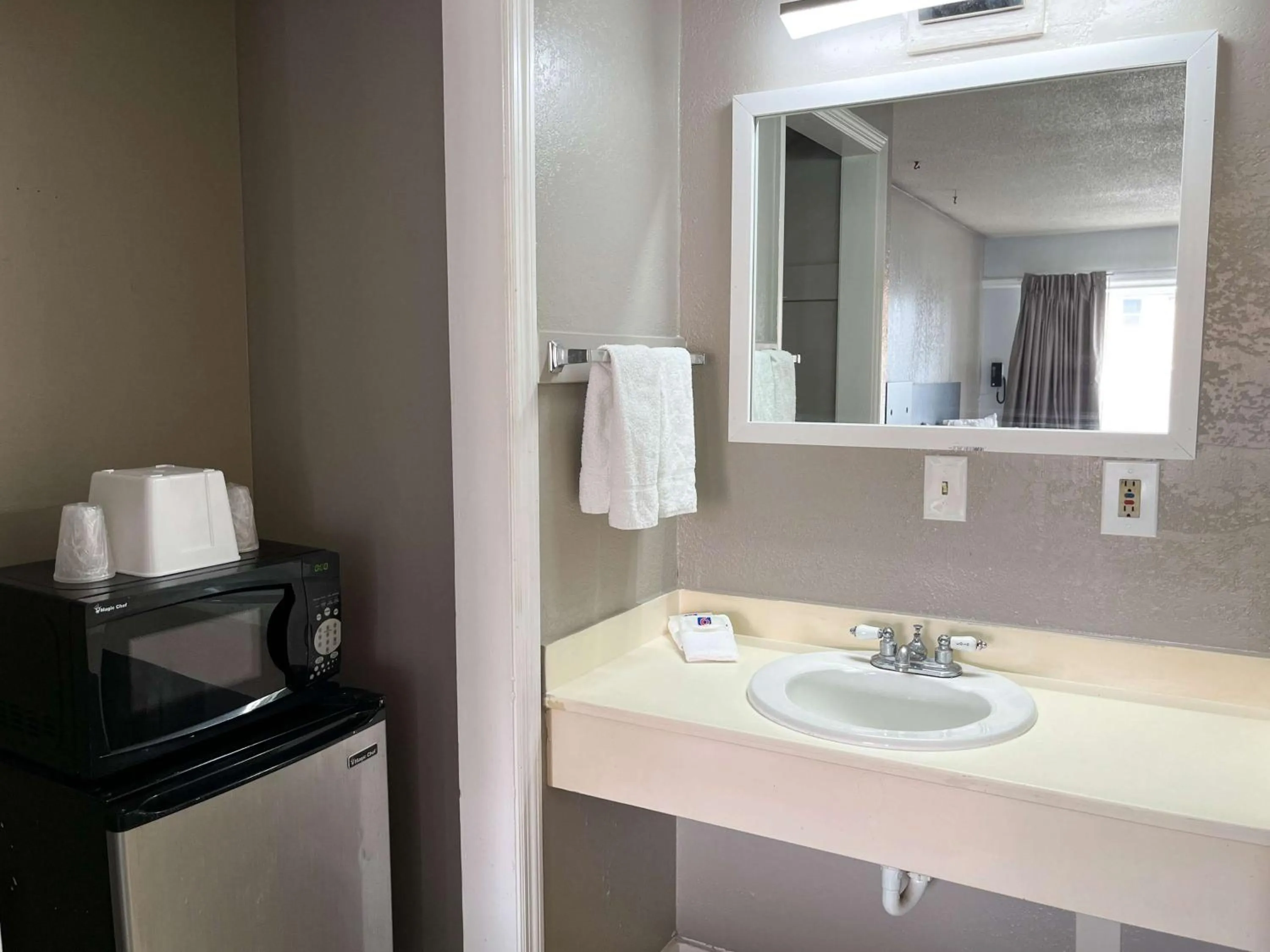 Bathroom in Motel 6 Cordele, GA