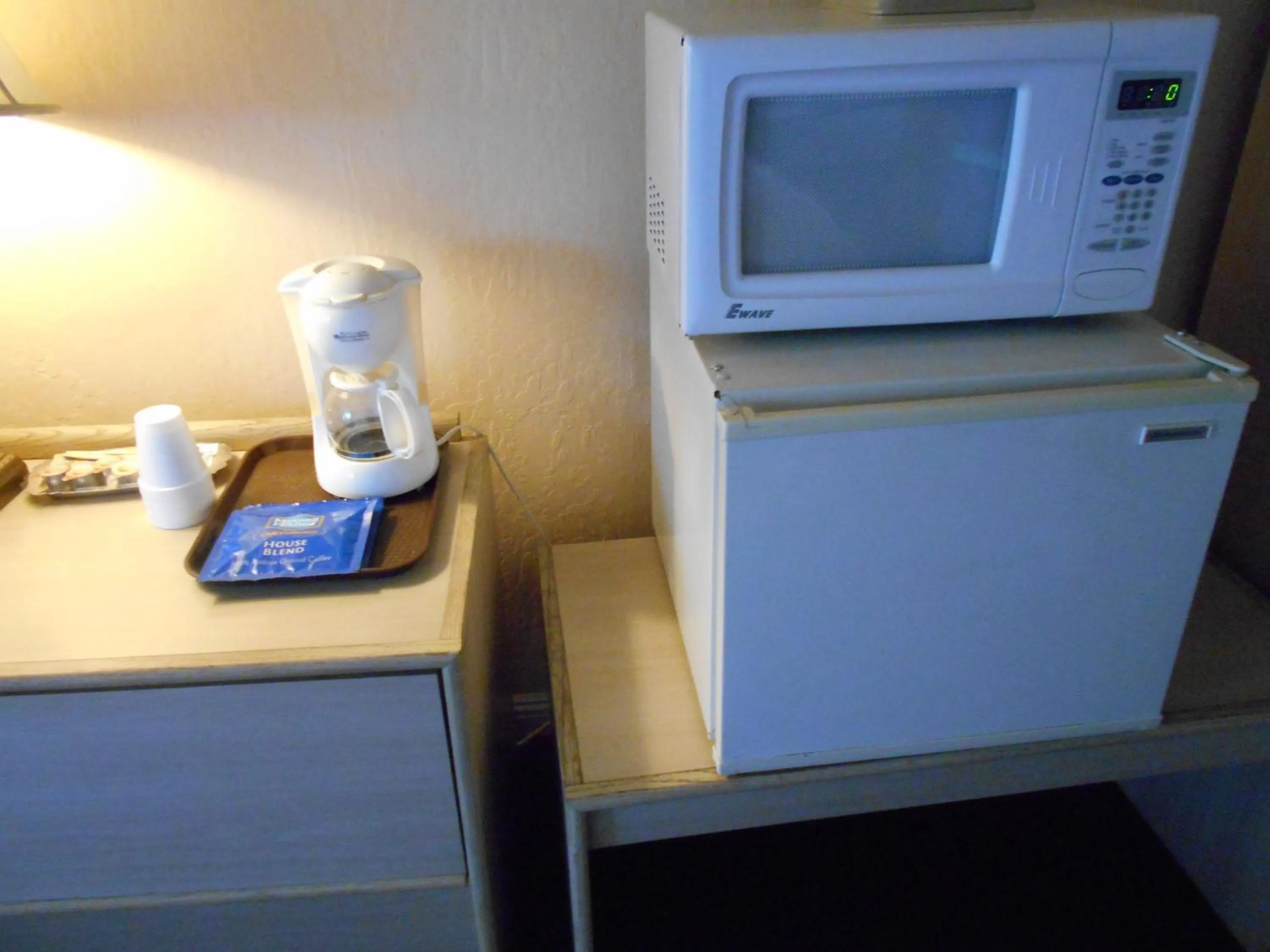 Coffee/tea facilities in Victorian Inn