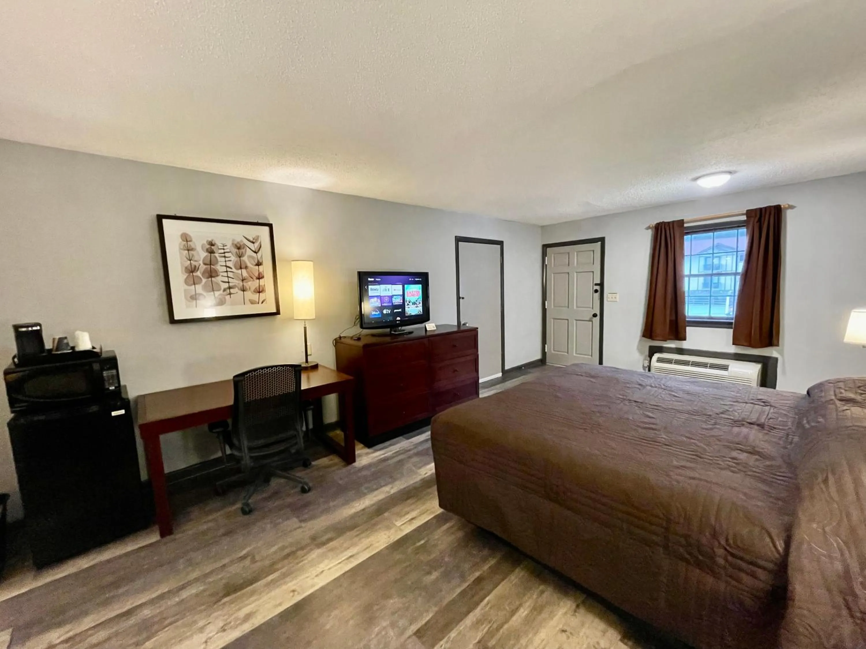 Bed in Alpine Village Inn