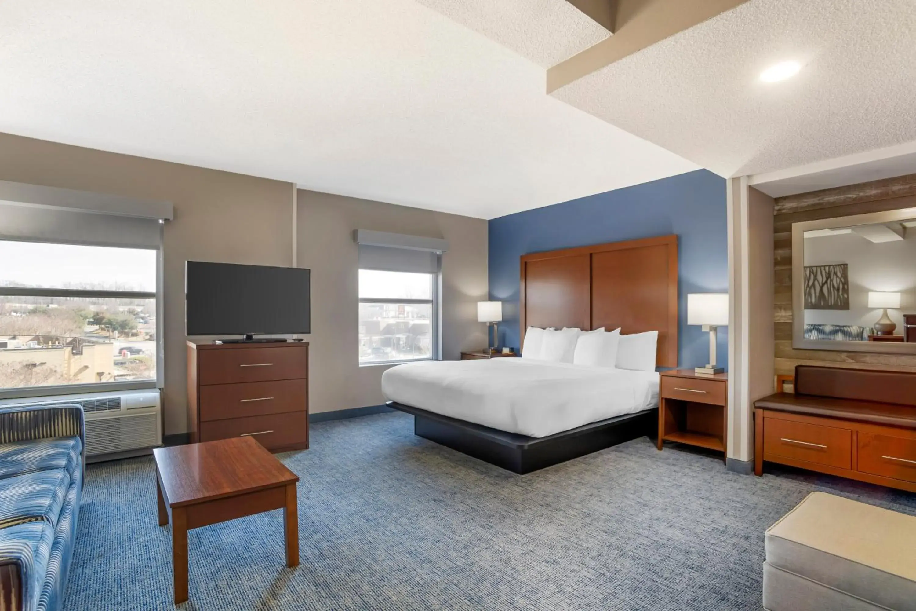 King Suite with Sofa Bed - Non Smoking in Comfort Suites near Birkdale Village- Huntersville King Suite with Sofa Bed - Non Smoking in Comfort Suites near Birkdale Village- Huntersville